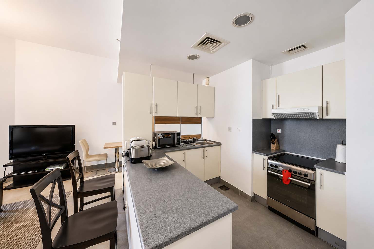 Modern Studio at Madison Residency - Image 7