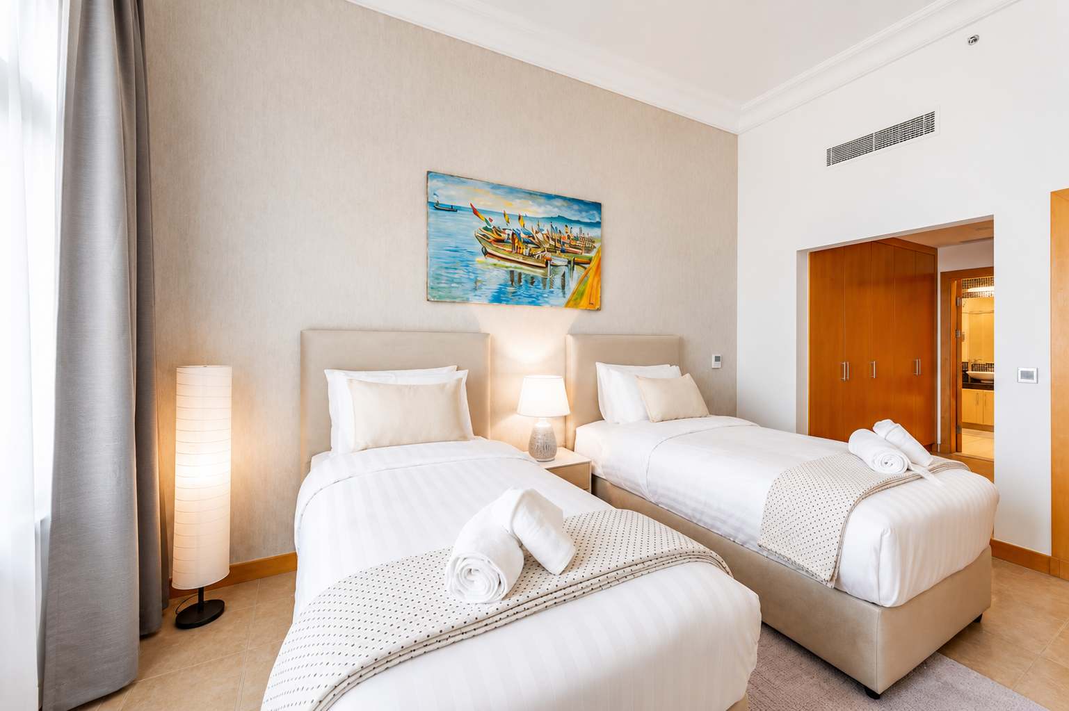 Luxury Dubai Apartment with Pool & Gym - Image 20