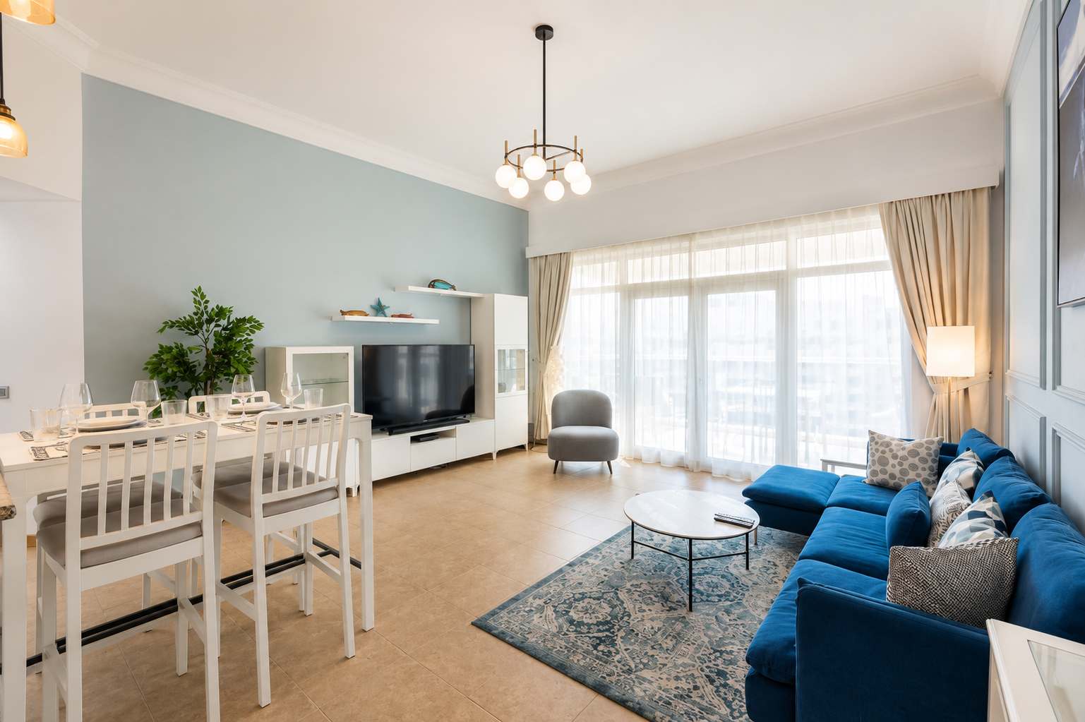 Luxury Dubai Apartment with Pool & Gym - Image 4