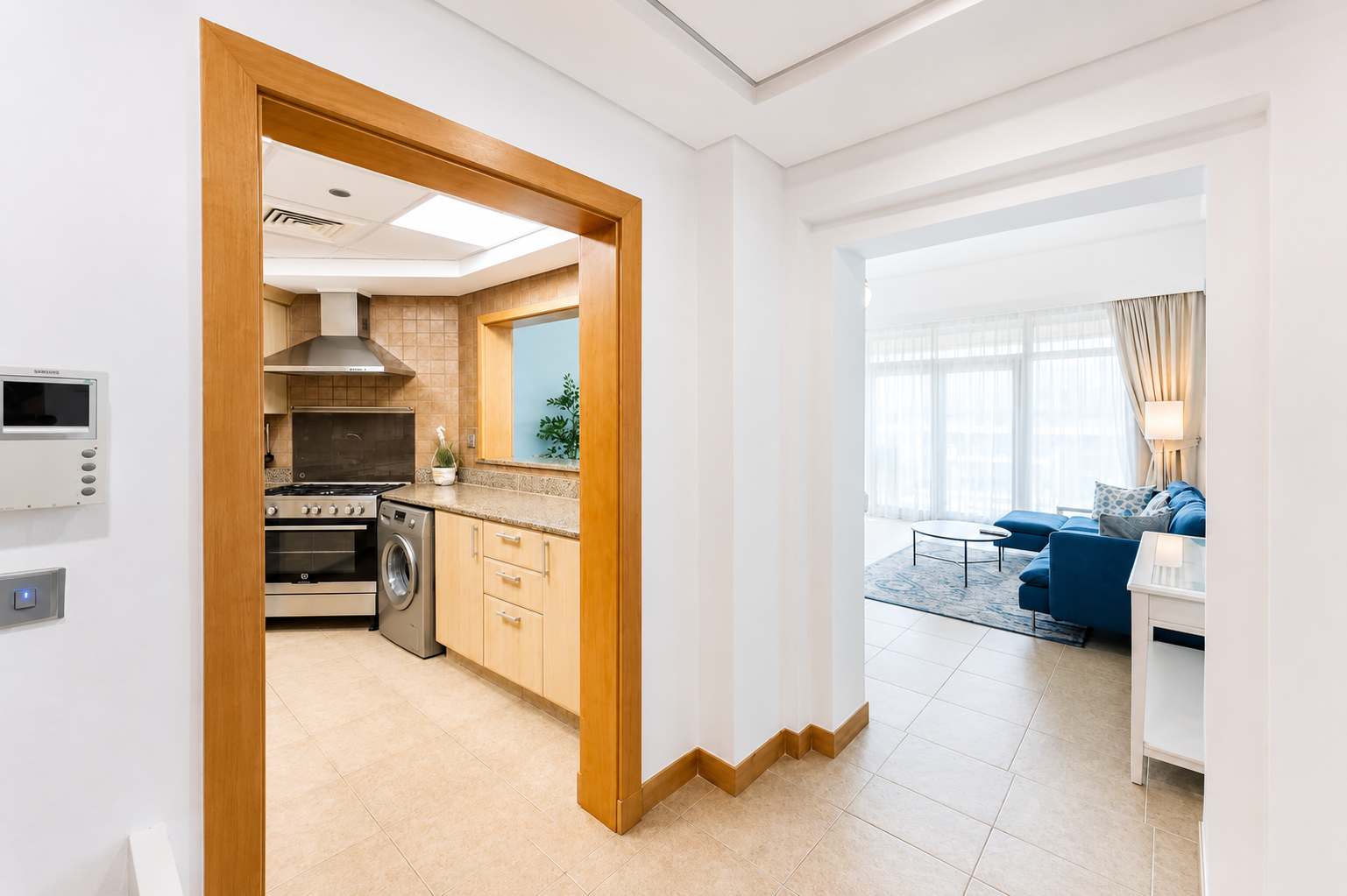 Luxury Dubai Apartment with Pool & Gym - Image 10