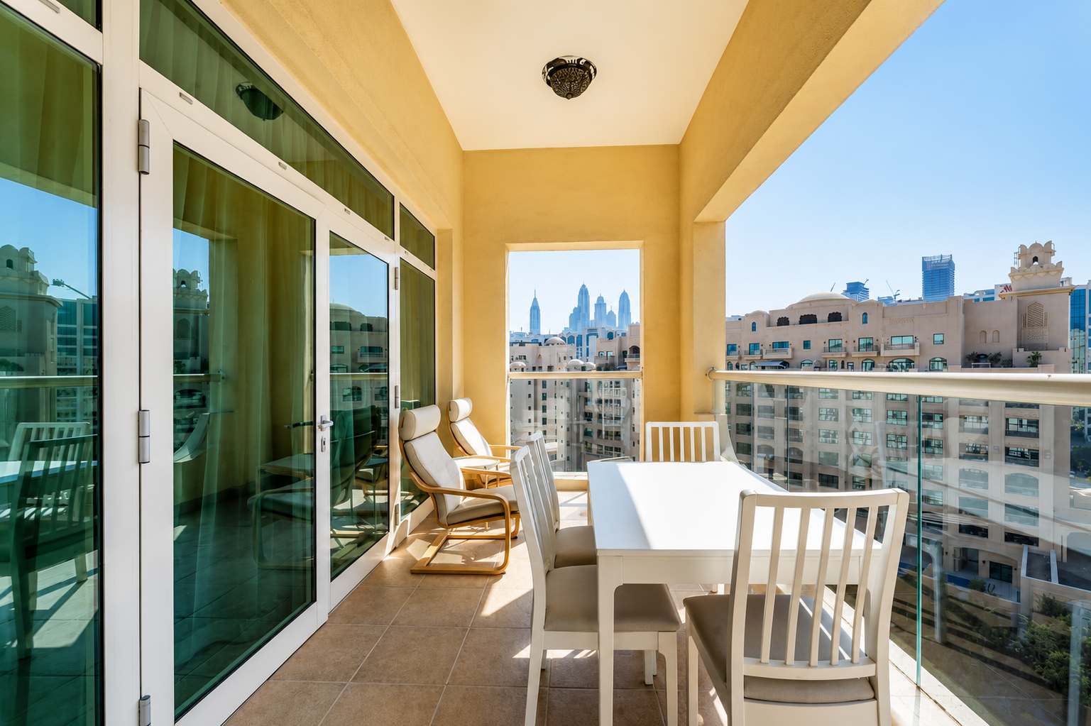 Luxury Dubai Apartment with Pool & Gym - Image 27