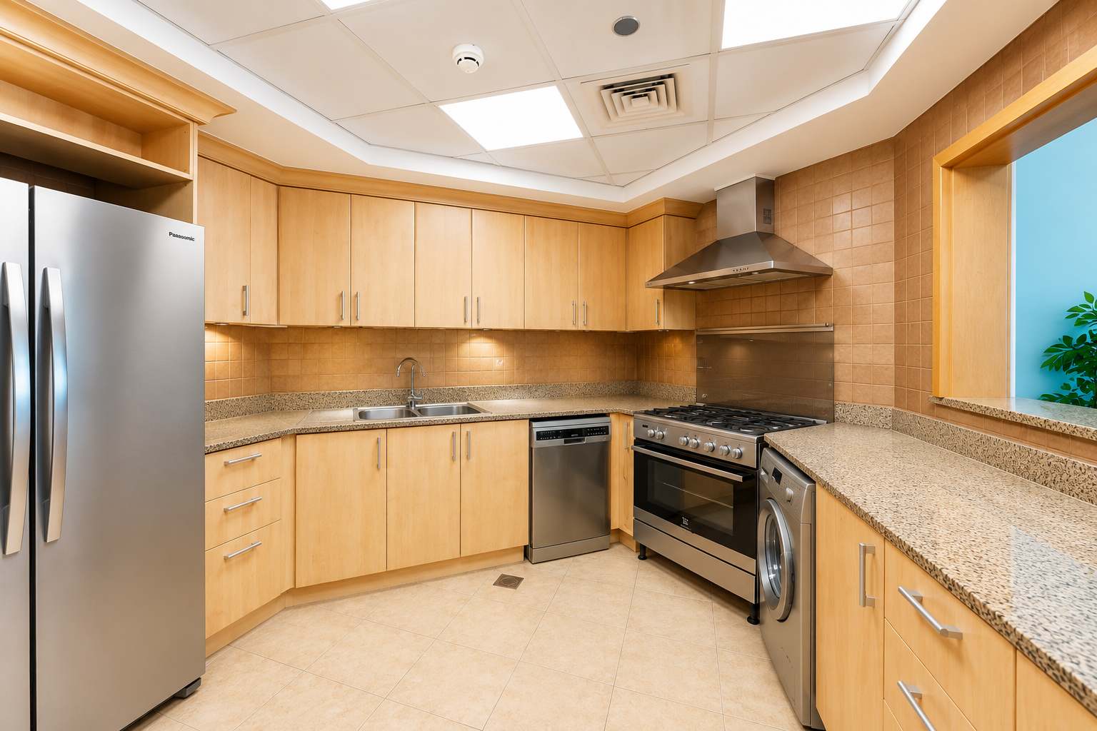 Luxury Dubai Apartment with Pool & Gym - Image 11