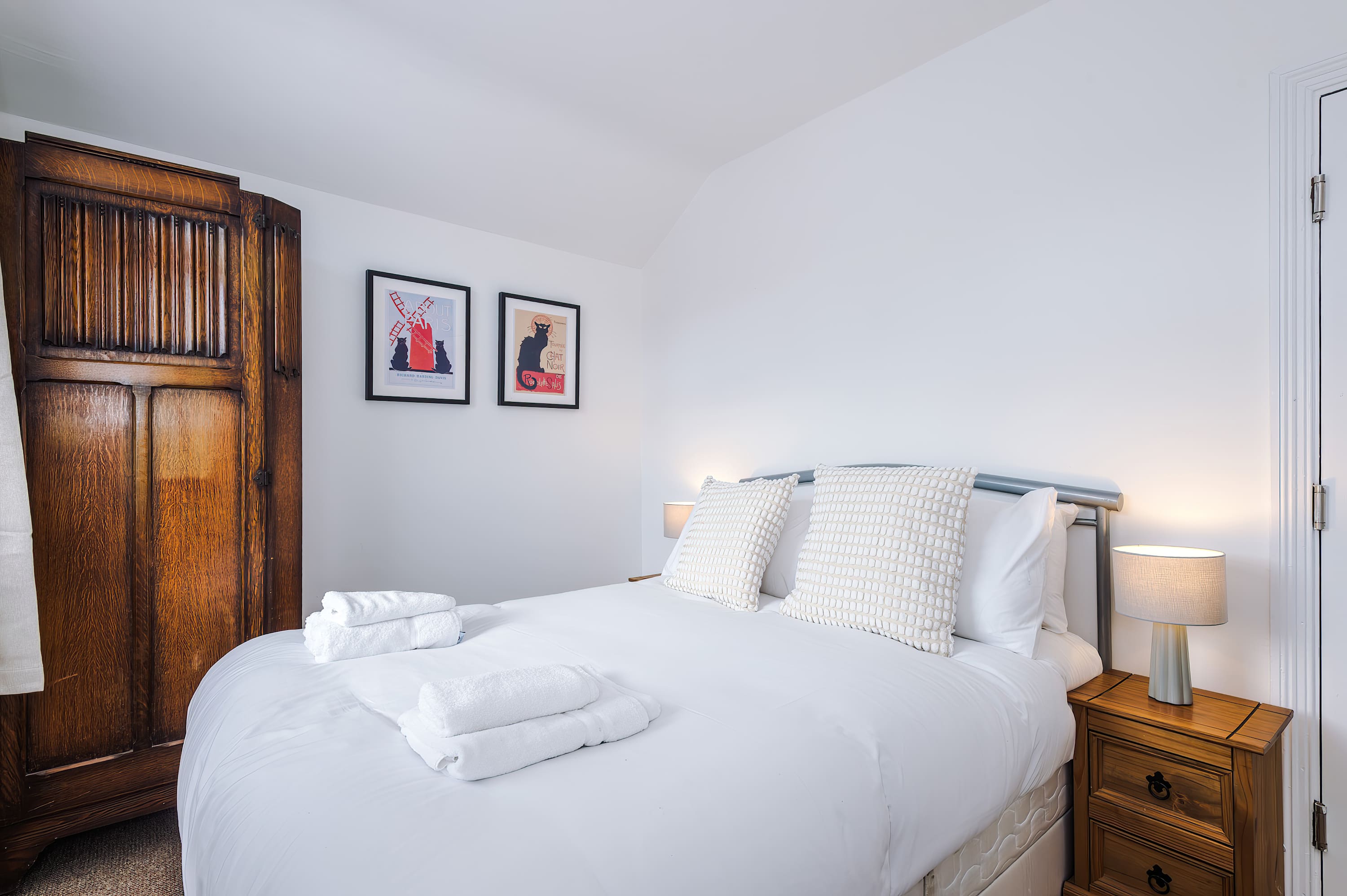 View Spacious 4BR Home | Sleeps Groups | Free On-Street Parking | Chester in Grange Road 19 CH2 2AW Spacious 4BR Home | Sleeps Groups | Free On-Street Parking | Chester in Grange Road 19 CH2 2AW - Property image 5 - VivreStays