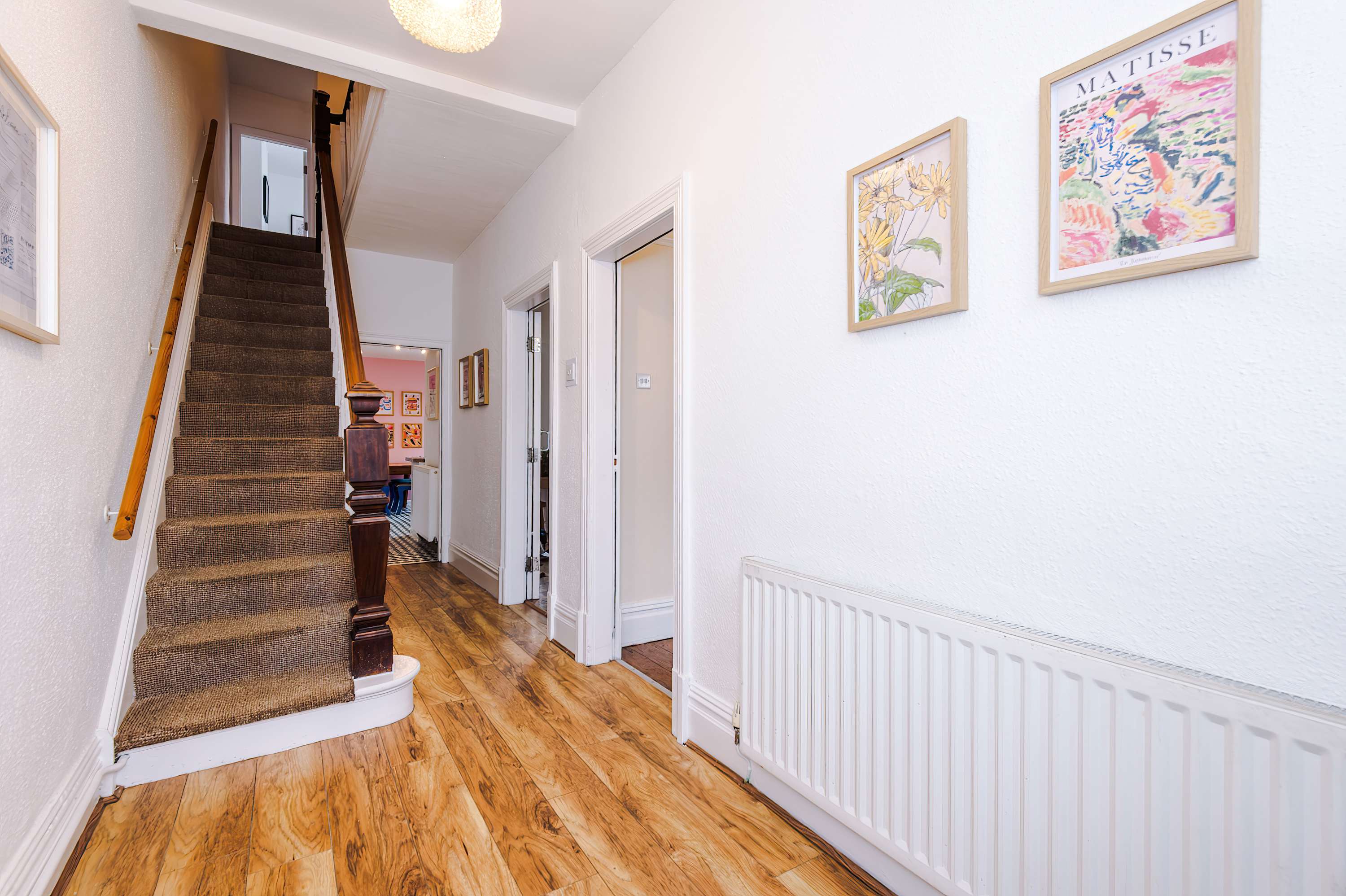 View Spacious 4BR Home | Sleeps Groups | Free On-Street Parking | Chester in Grange Road 19 CH2 2AW Spacious 4BR Home | Sleeps Groups | Free On-Street Parking | Chester in Grange Road 19 CH2 2AW - Property image 7 - VivreStays