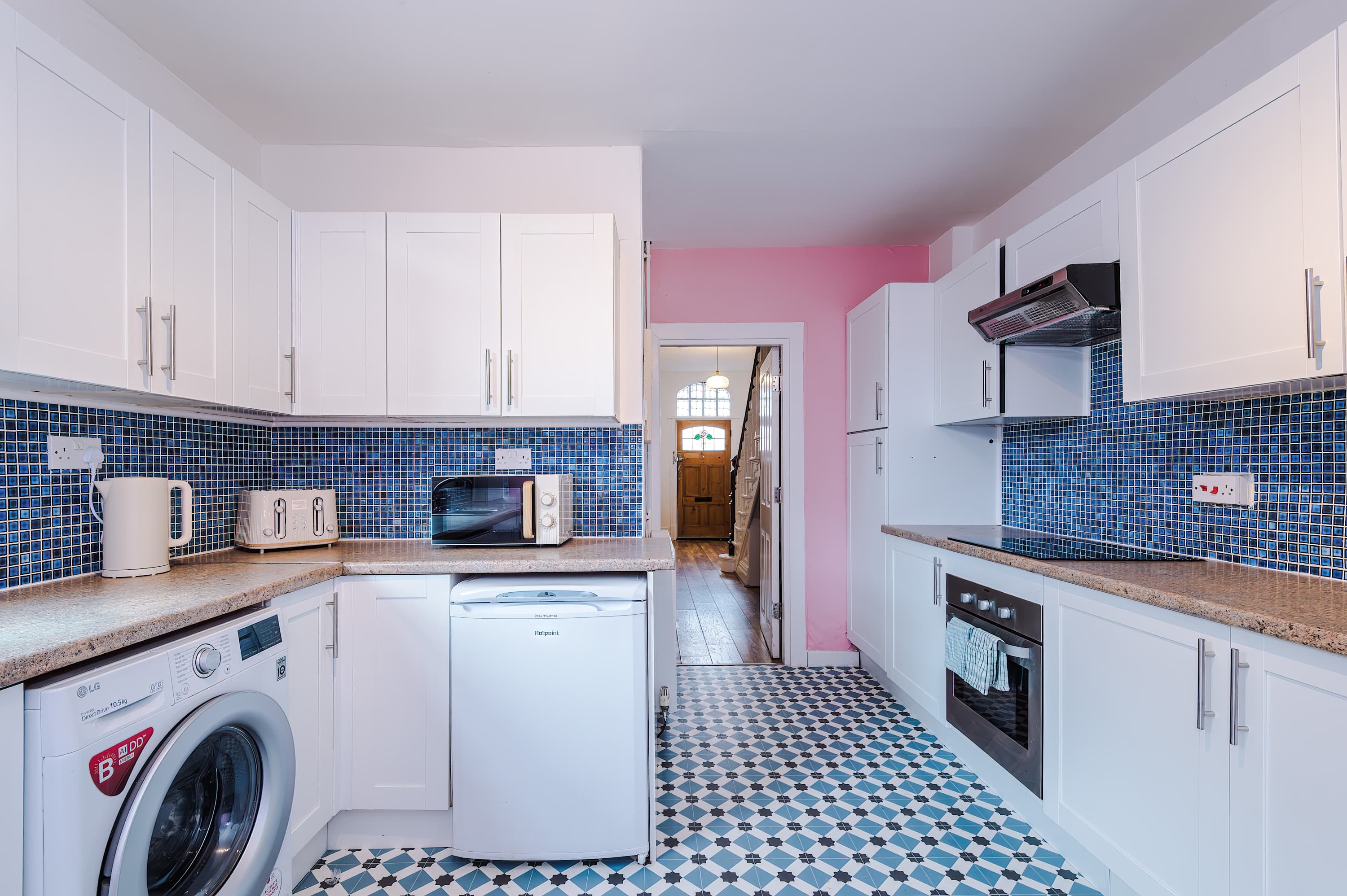 View Spacious 4BR Home | Sleeps Groups | Free On-Street Parking | Chester in Grange Road 19 CH2 2AW Spacious 4BR Home | Sleeps Groups | Free On-Street Parking | Chester in Grange Road 19 CH2 2AW - Property image 3 - VivreStays
