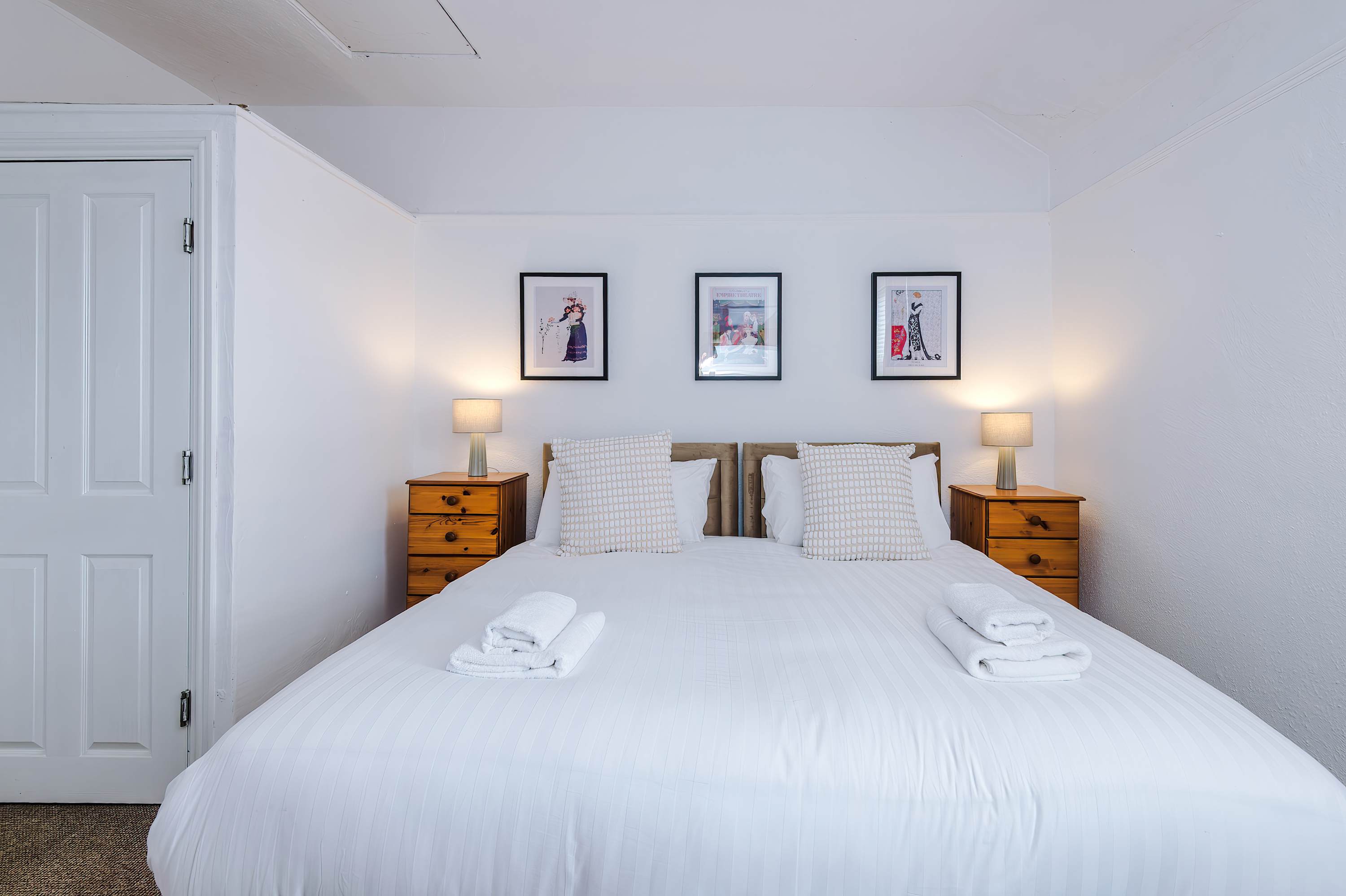 View Spacious 4BR Home | Sleeps Groups | Free On-Street Parking | Chester in Grange Road 19 CH2 2AW Spacious 4BR Home | Sleeps Groups | Free On-Street Parking | Chester in Grange Road 19 CH2 2AW - Property image 13 - VivreStays