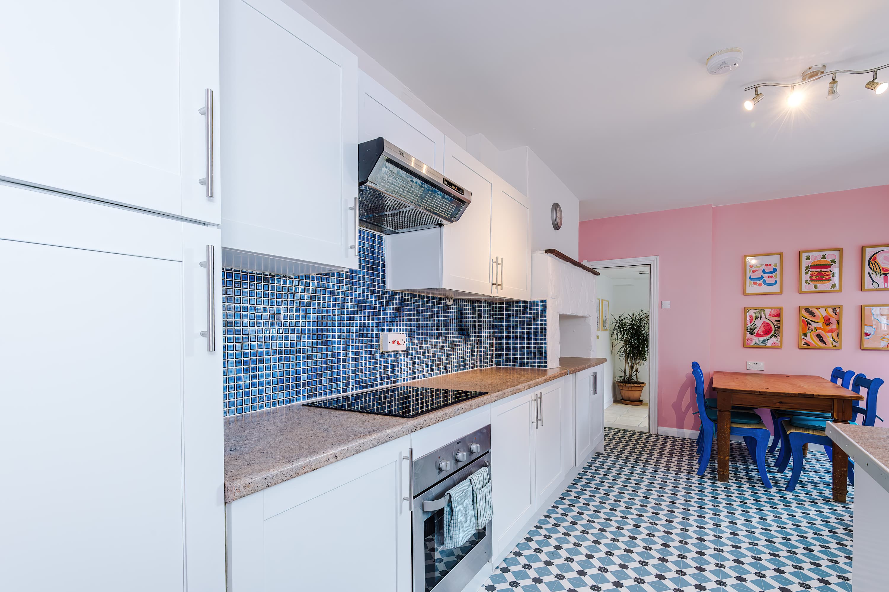 View Spacious 4BR Home | Sleeps Groups | Free On-Street Parking | Chester in Grange Road 19 CH2 2AW Spacious 4BR Home | Sleeps Groups | Free On-Street Parking | Chester in Grange Road 19 CH2 2AW - Property image 19 - VivreStays