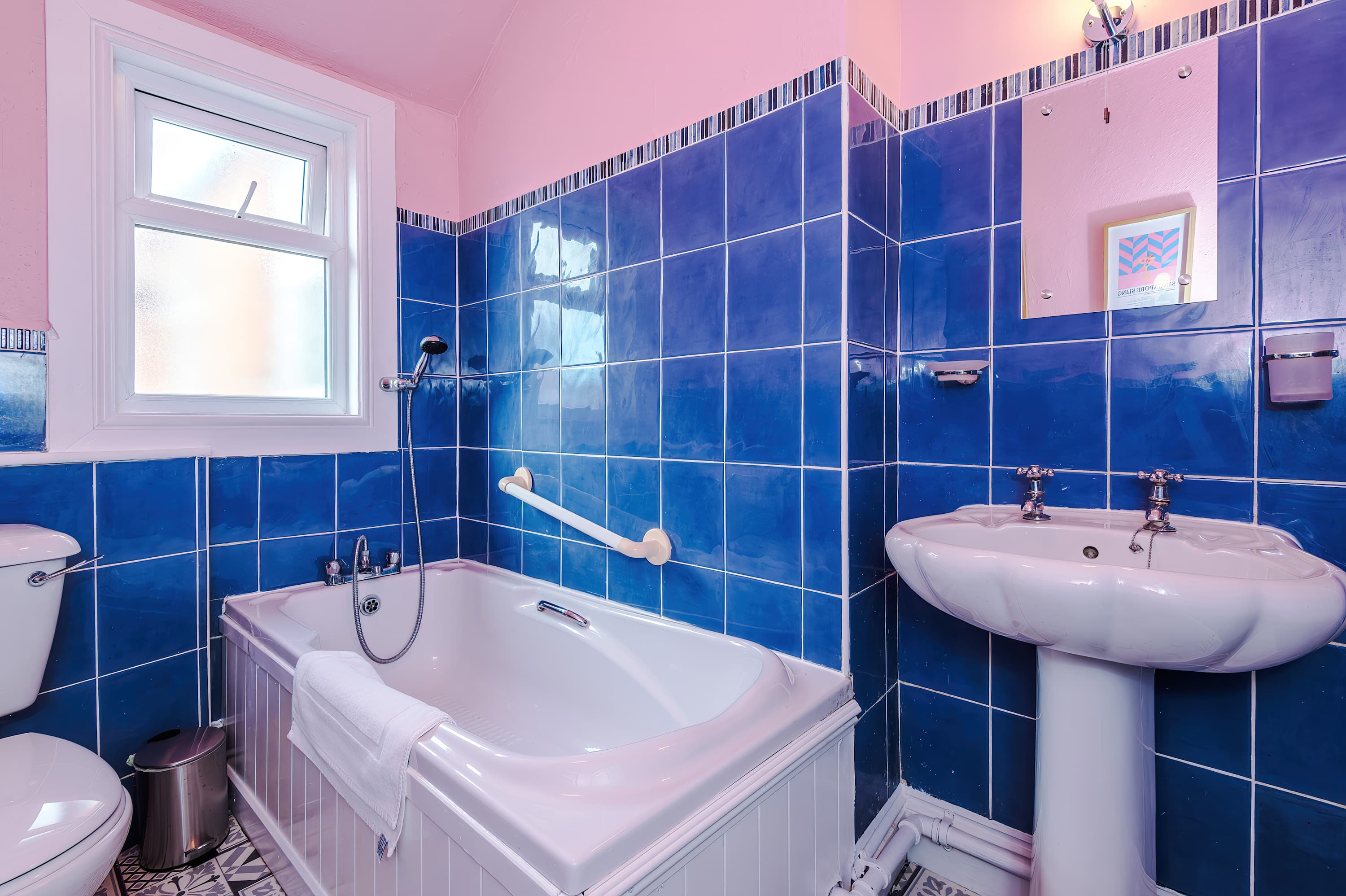 View Spacious 4BR Home | Sleeps Groups | Free On-Street Parking | Chester in Grange Road 19 CH2 2AW Spacious 4BR Home | Sleeps Groups | Free On-Street Parking | Chester in Grange Road 19 CH2 2AW - Property image 18 - VivreStays
