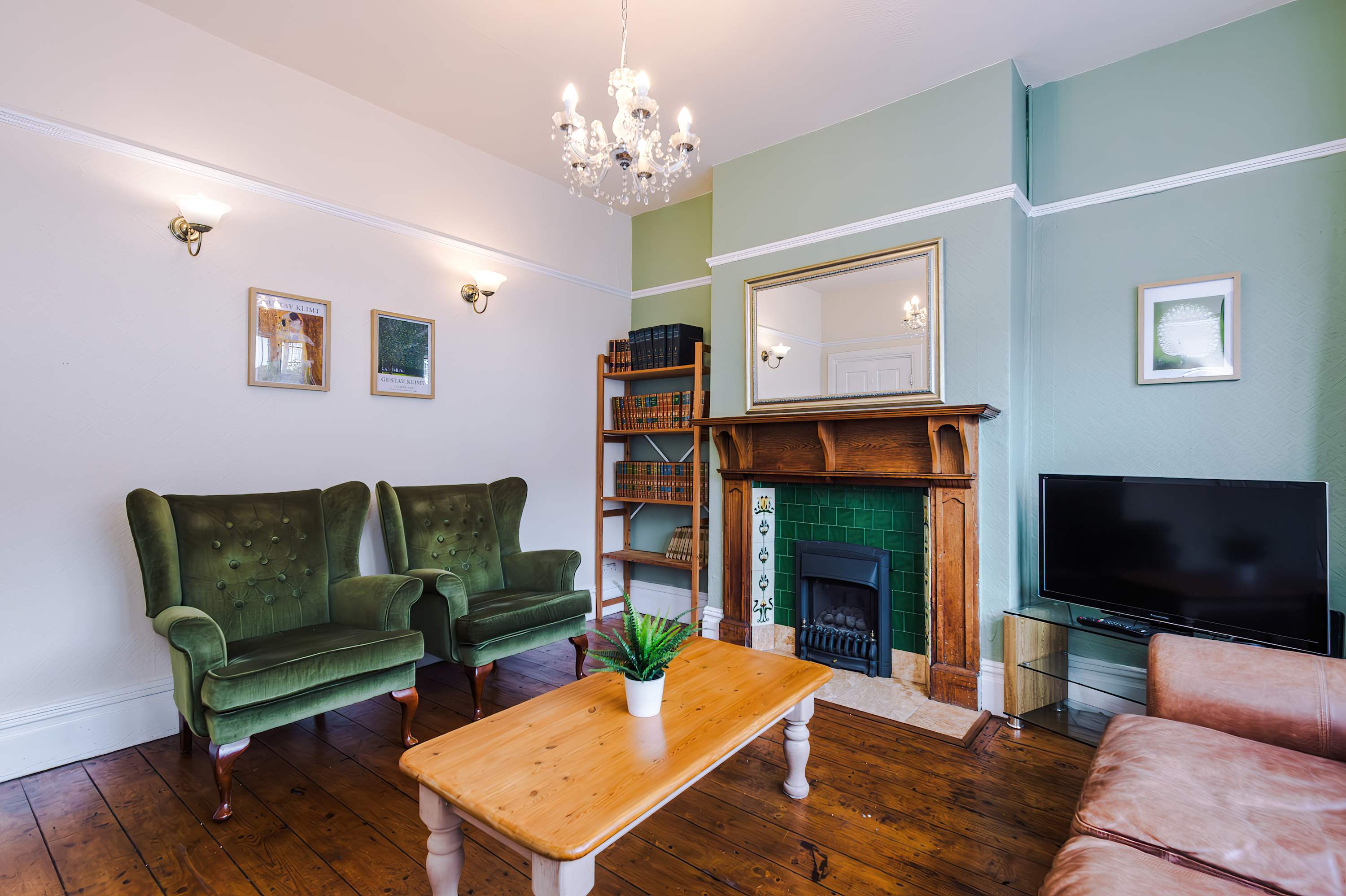 View Spacious 4BR Home | Sleeps Groups | Free On-Street Parking | Chester in Grange Road 19 CH2 2AW Spacious 4BR Home | Sleeps Groups | Free On-Street Parking | Chester in Grange Road 19 CH2 2AW - Property image 20 - VivreStays