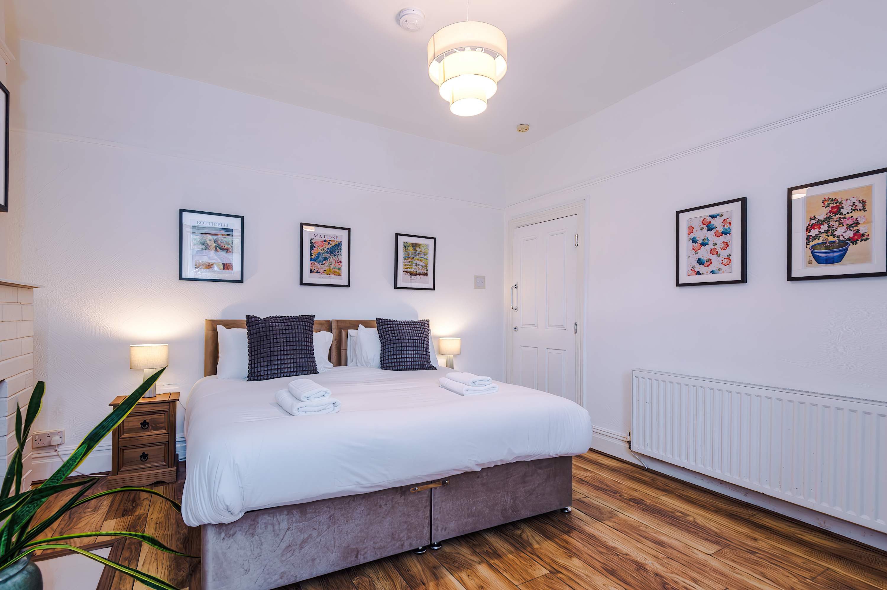 View Spacious 4BR Home | Sleeps Groups | Free On-Street Parking | Chester in Grange Road 19 CH2 2AW Spacious 4BR Home | Sleeps Groups | Free On-Street Parking | Chester in Grange Road 19 CH2 2AW - Property image 22 - VivreStays