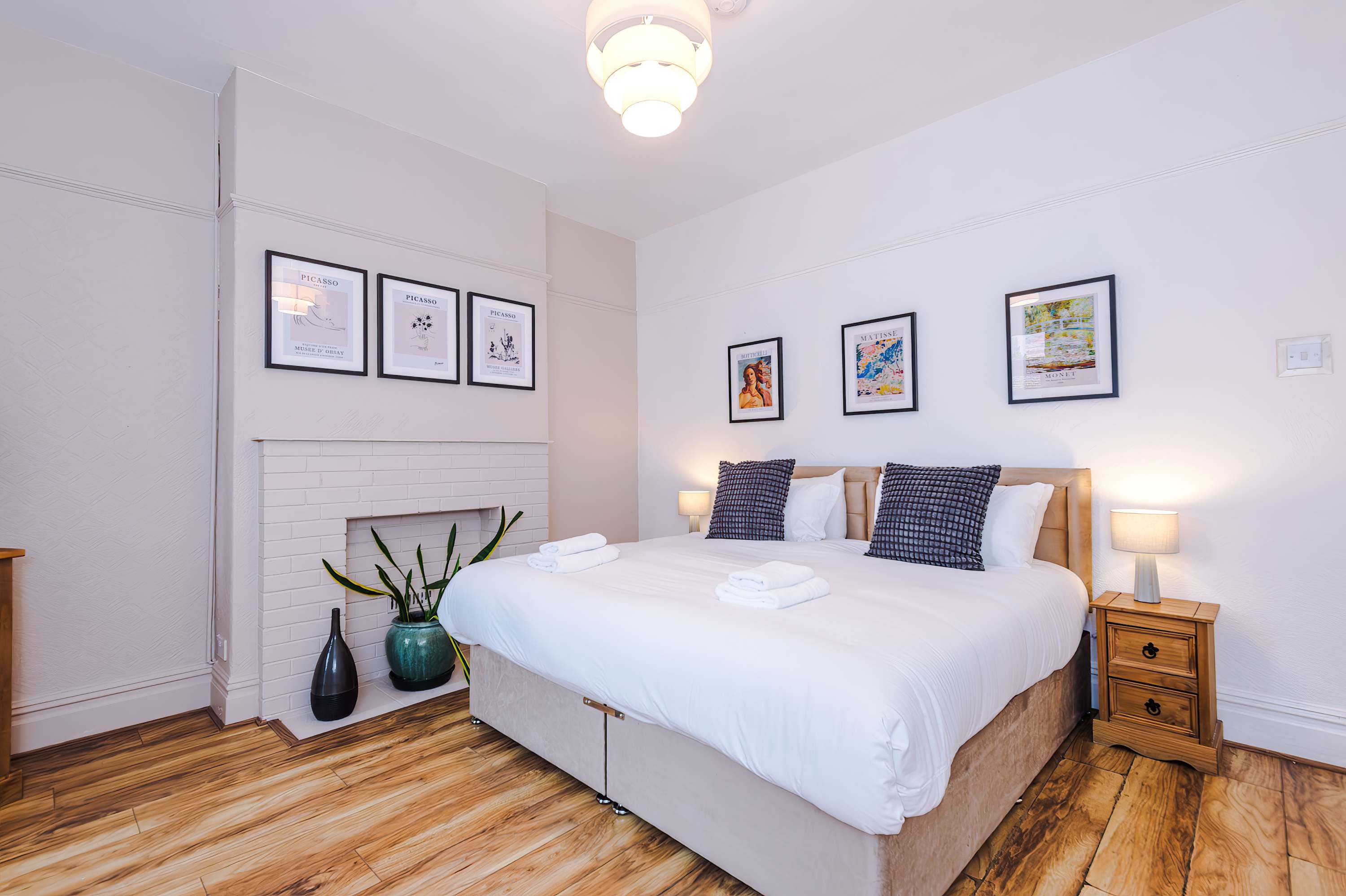 View Spacious 4BR Home | Sleeps Groups | Free On-Street Parking | Chester in Grange Road 19 CH2 2AW Spacious 4BR Home | Sleeps Groups | Free On-Street Parking | Chester in Grange Road 19 CH2 2AW - Property image 21 - VivreStays