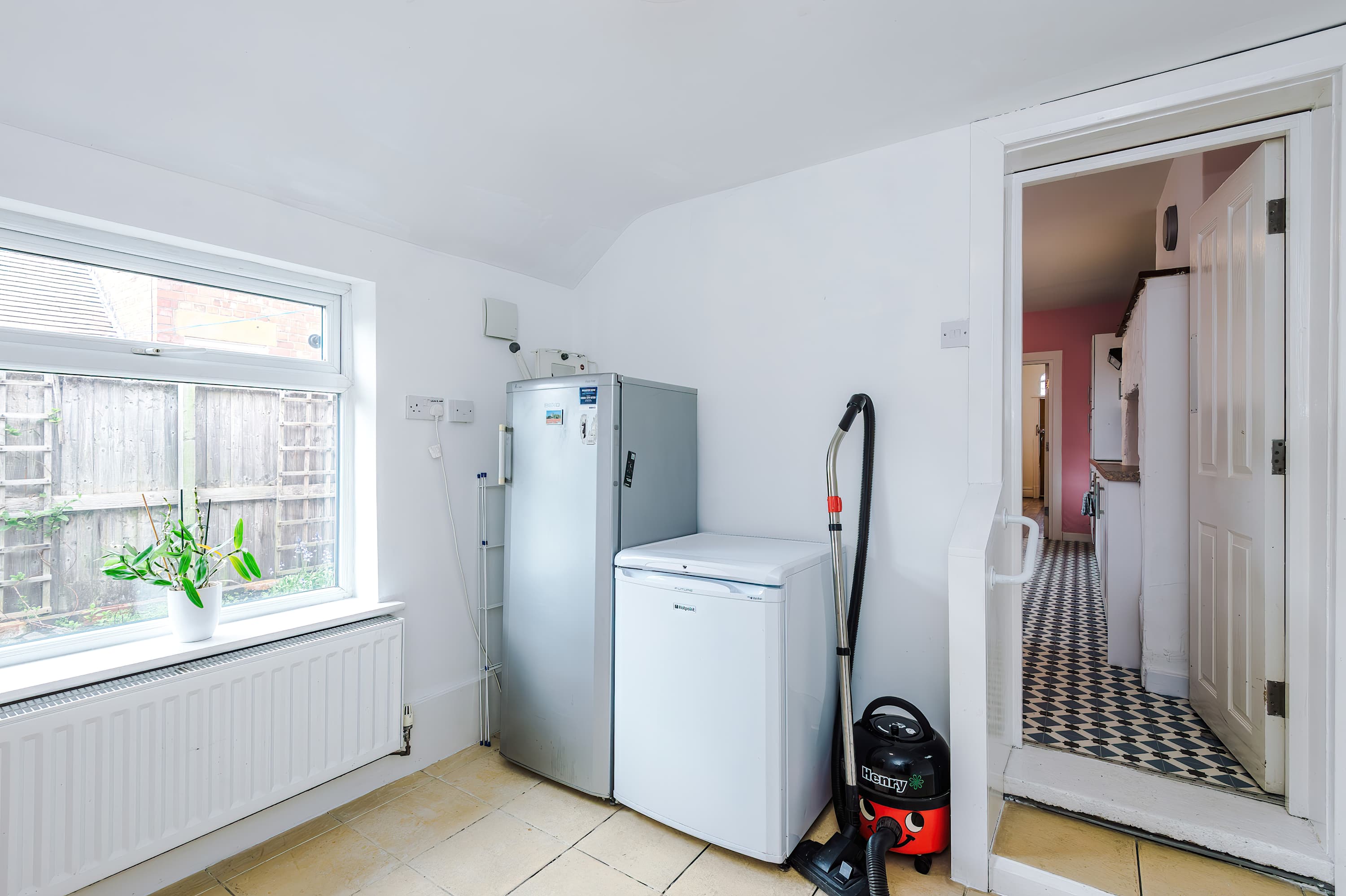 View Spacious 4BR Home | Sleeps Groups | Free On-Street Parking | Chester in Grange Road 19 CH2 2AW Spacious 4BR Home | Sleeps Groups | Free On-Street Parking | Chester in Grange Road 19 CH2 2AW - Property image 28 - VivreStays