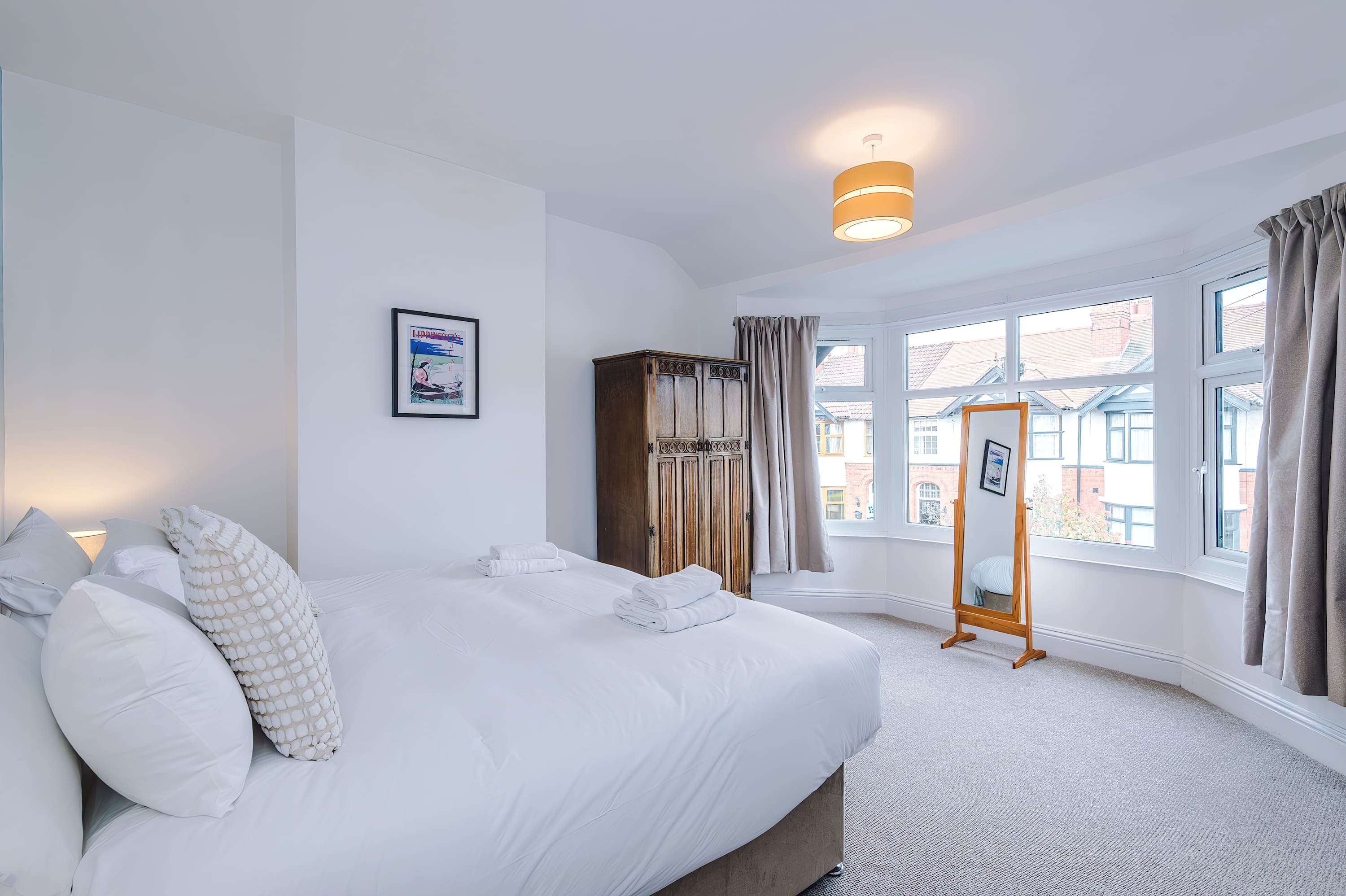 View Spacious 4BR Home | Sleeps Groups | Free On-Street Parking | Chester in Grange Road 19 CH2 2AW Spacious 4BR Home | Sleeps Groups | Free On-Street Parking | Chester in Grange Road 19 CH2 2AW - Property image 30 - VivreStays