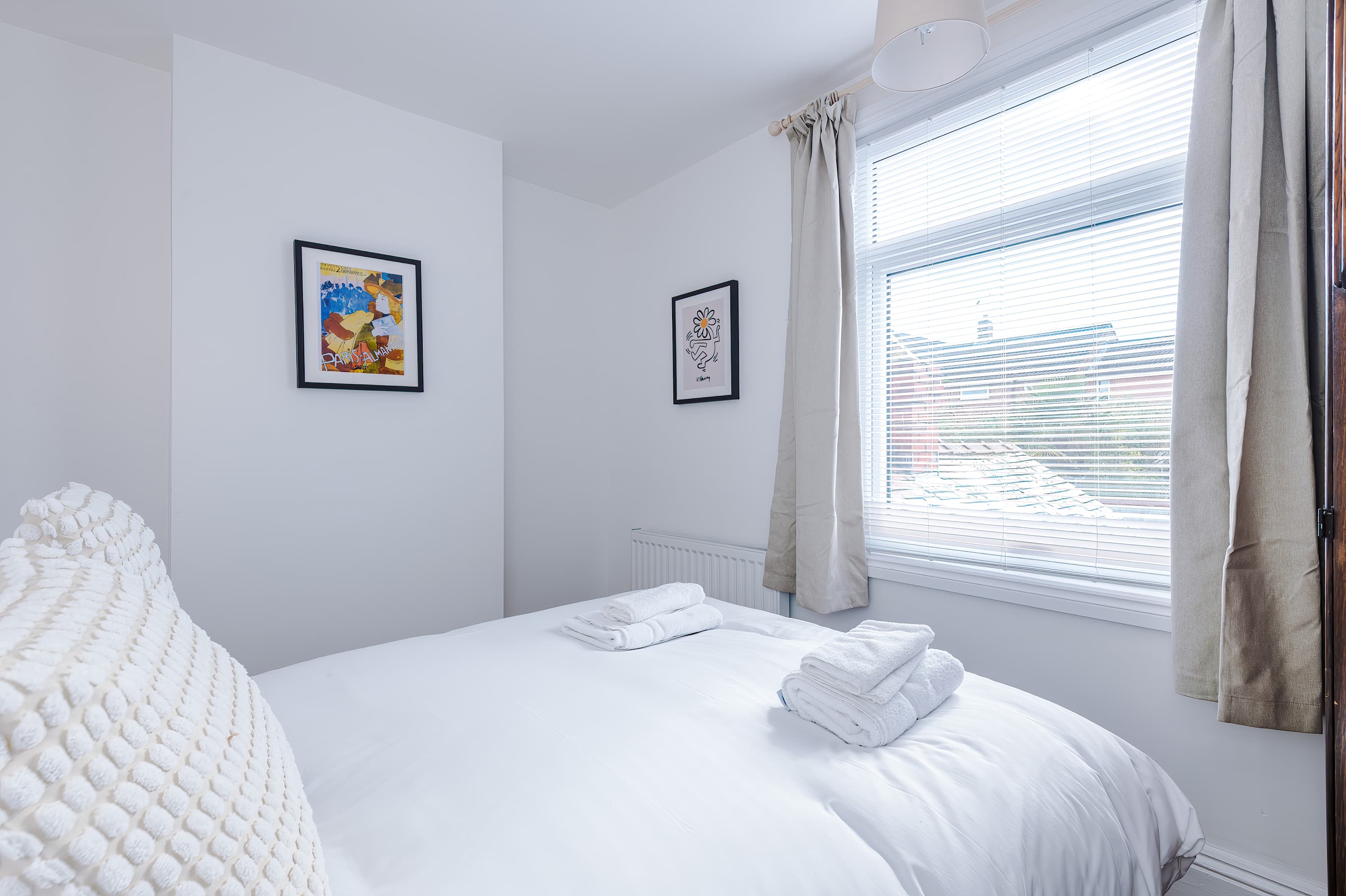 View Spacious 4BR Home | Sleeps Groups | Free On-Street Parking | Chester in Grange Road 19 CH2 2AW Spacious 4BR Home | Sleeps Groups | Free On-Street Parking | Chester in Grange Road 19 CH2 2AW - Property image 29 - VivreStays