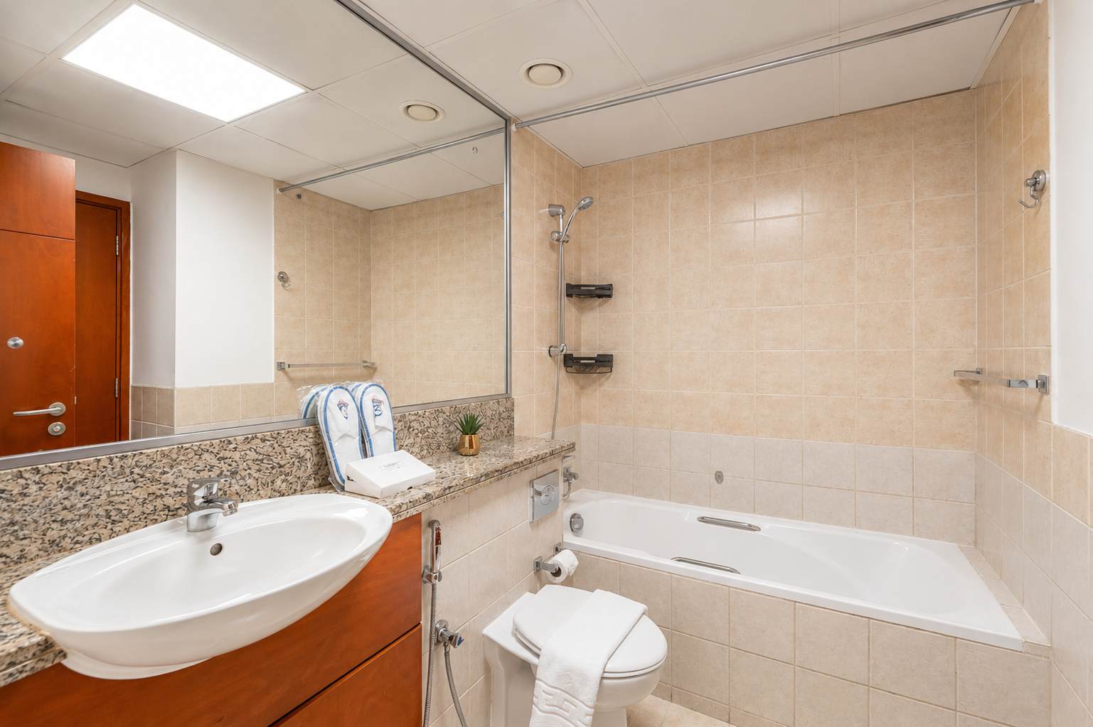The Greens: Modern 1-Bedroom Apartment - Image 11