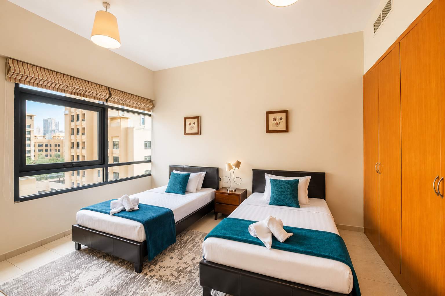 Greens Oasis: Stylish 2BR Apartment in Dubai - Image 15