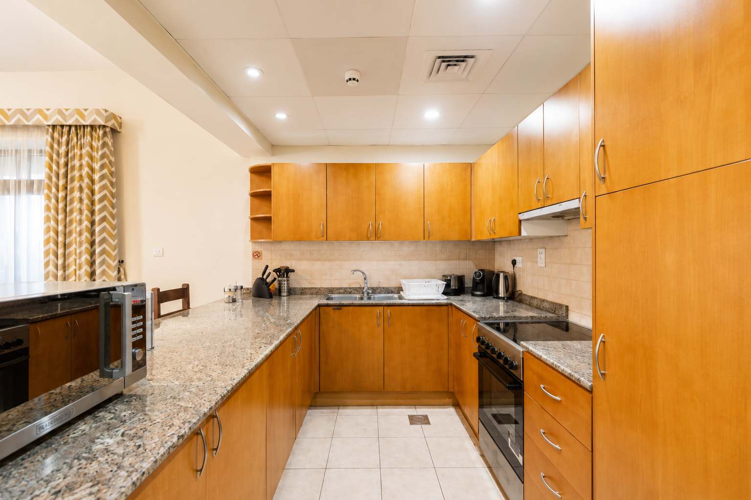 Greens Oasis: Stylish 2BR Apartment in Dubai - Image 9