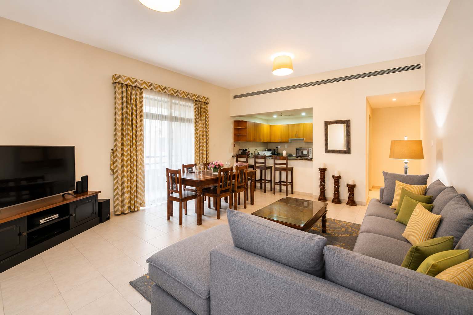 Greens Oasis: Stylish 2BR Apartment in Dubai - Image 5