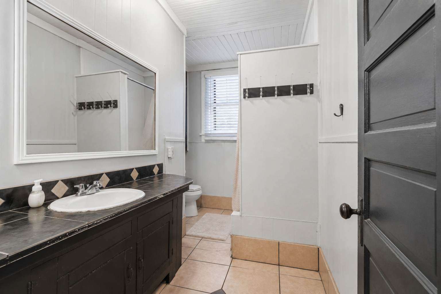 Budget-Friendly Hostel-Style Private Room