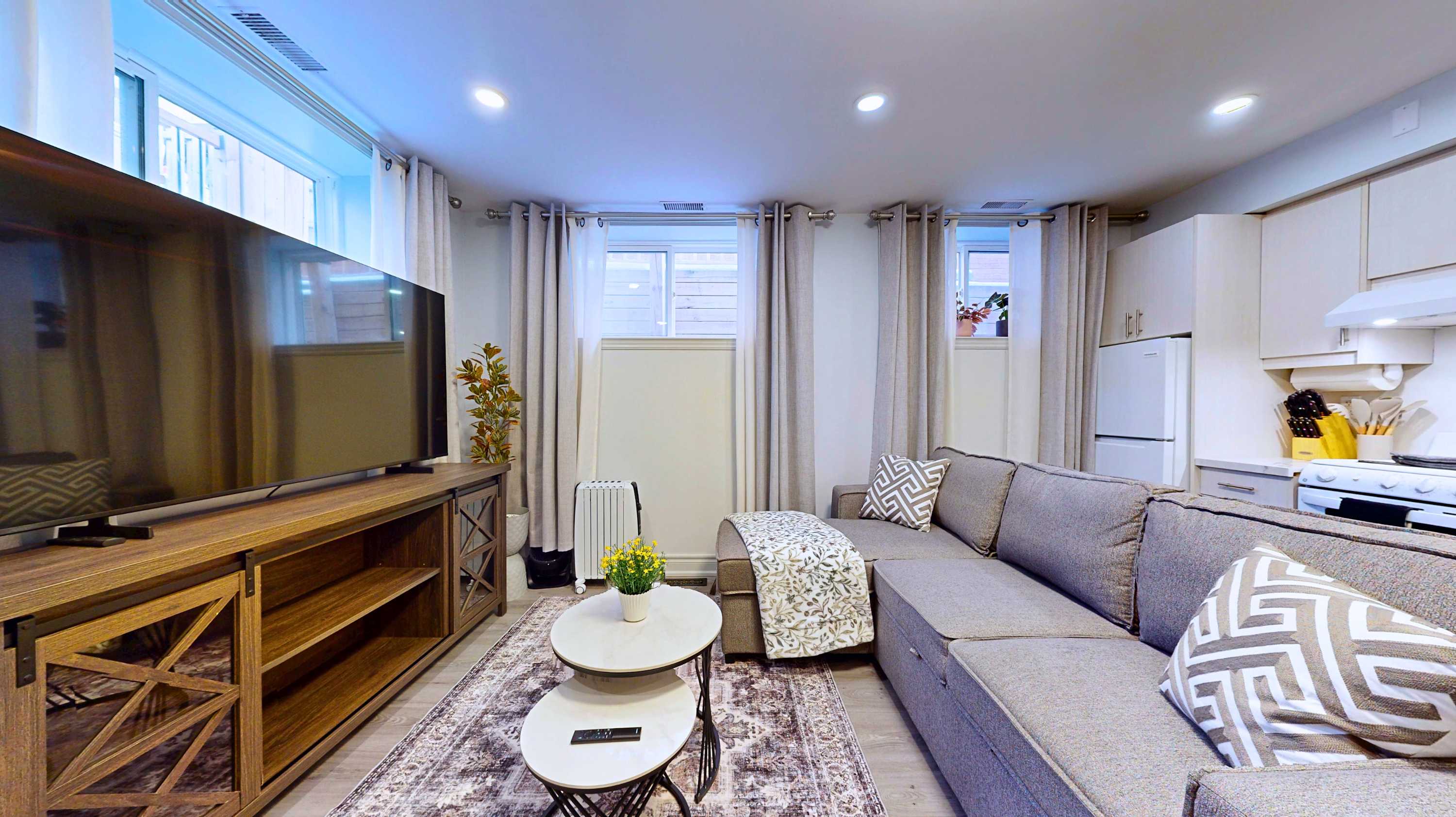Stylish Queen Basement with Free Parking