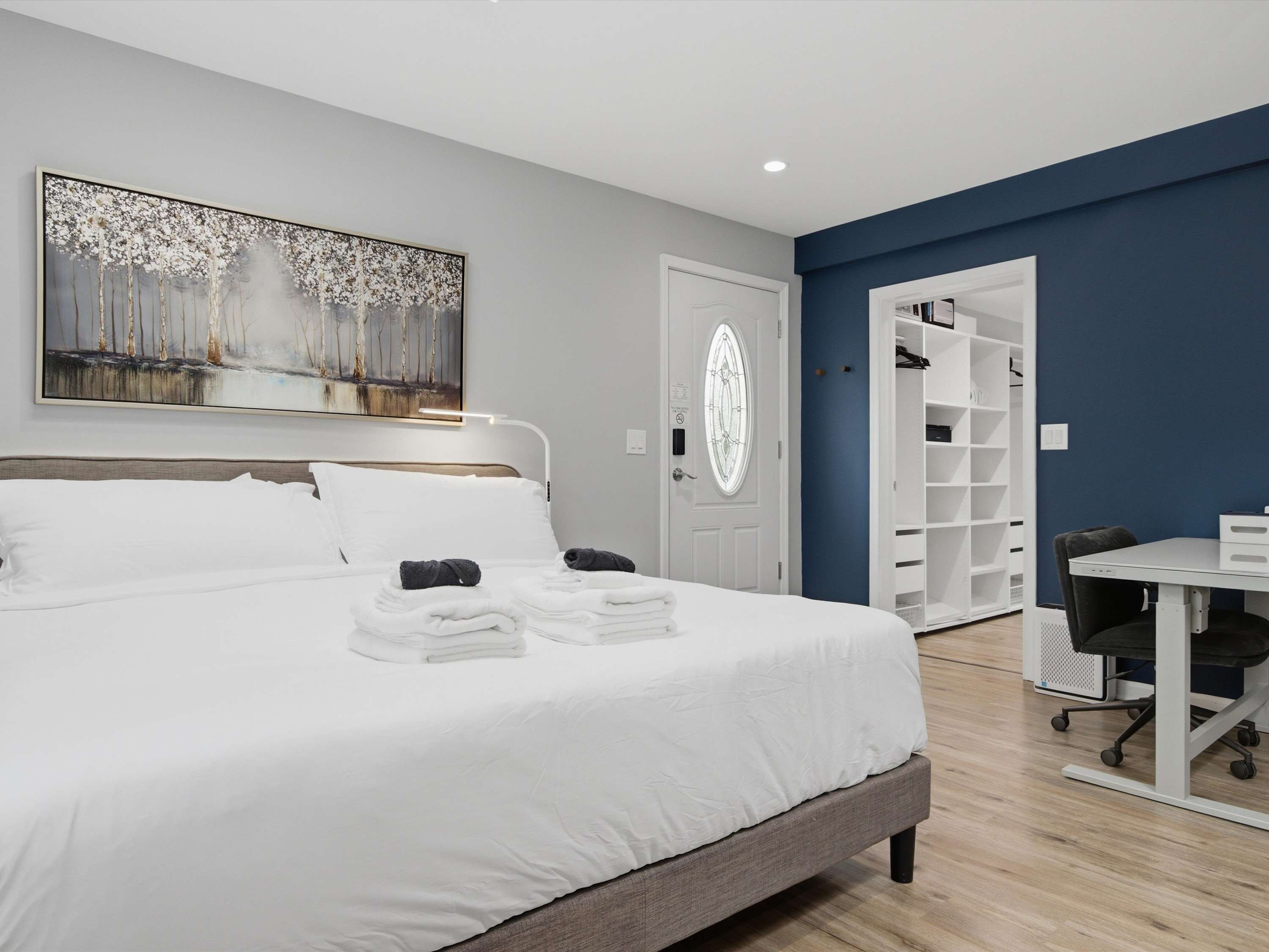Private King Suite - Springfield METRO