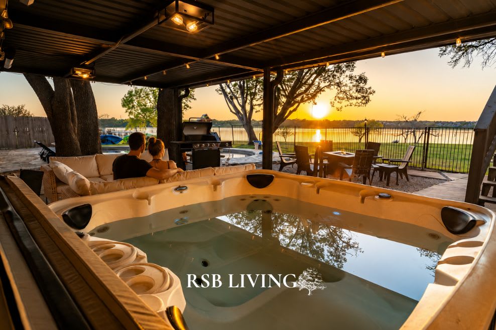 Stunning Lake Views And Oversized Pool - Serene Luxury Retreat - Garland, TX