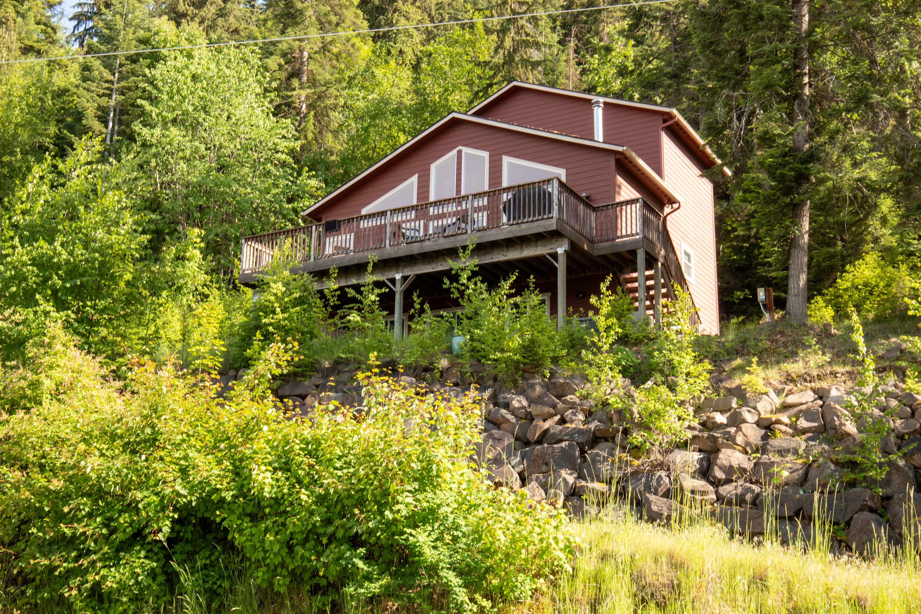 Cozy Lakeview Haven | Spacious Deck & BBQ 3