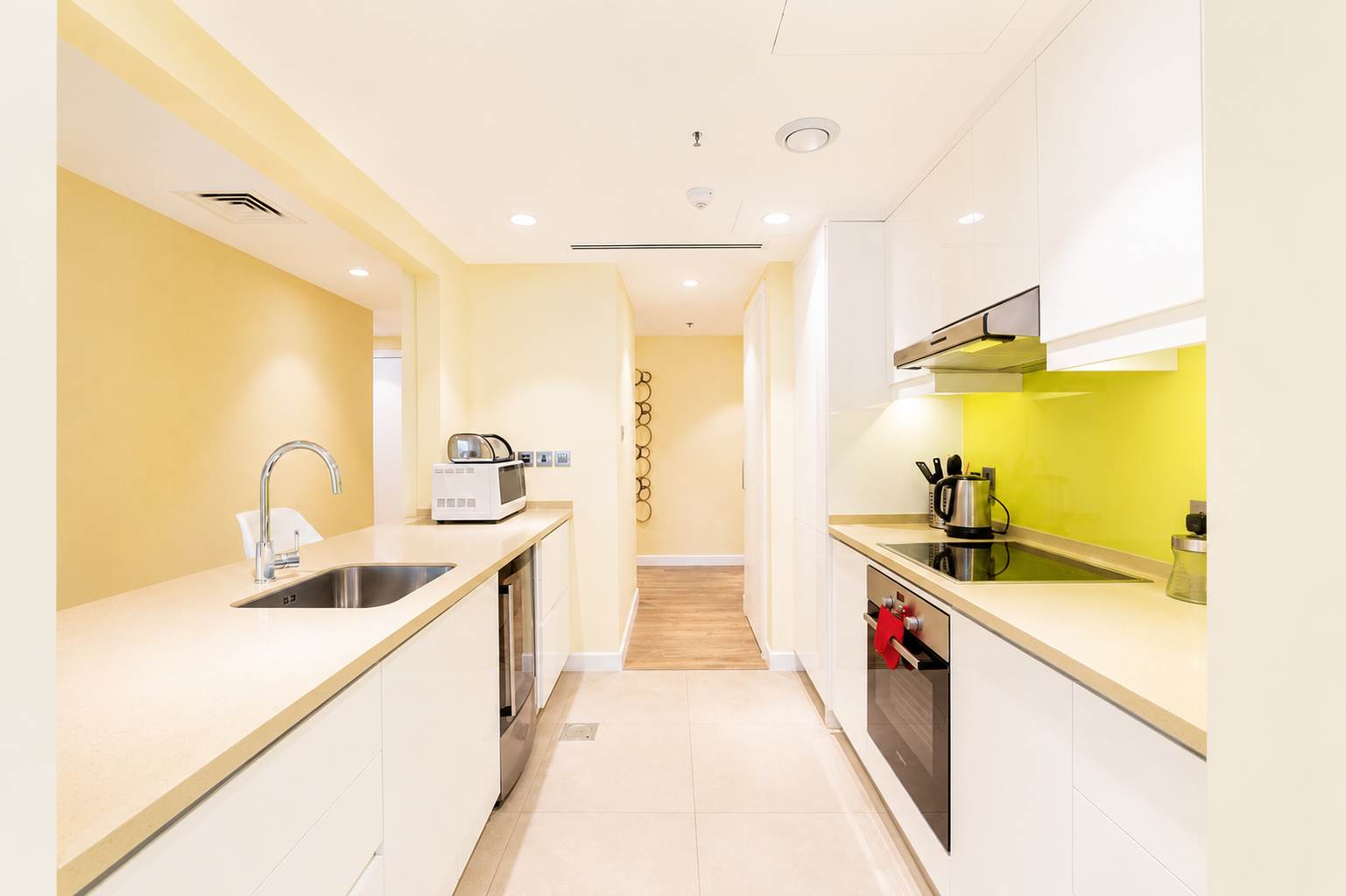 Dubai Marina 1BR Apartment with Gym & Pool - Image 10