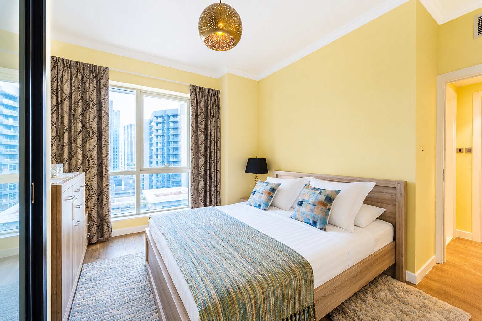 Dubai Marina 1BR Apartment with Gym & Pool - Image 12