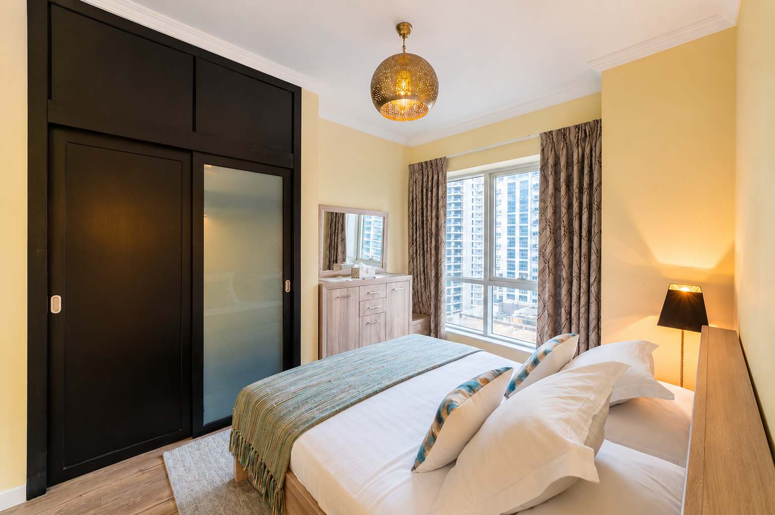 Dubai Marina 1BR Apartment with Gym & Pool - Image 14