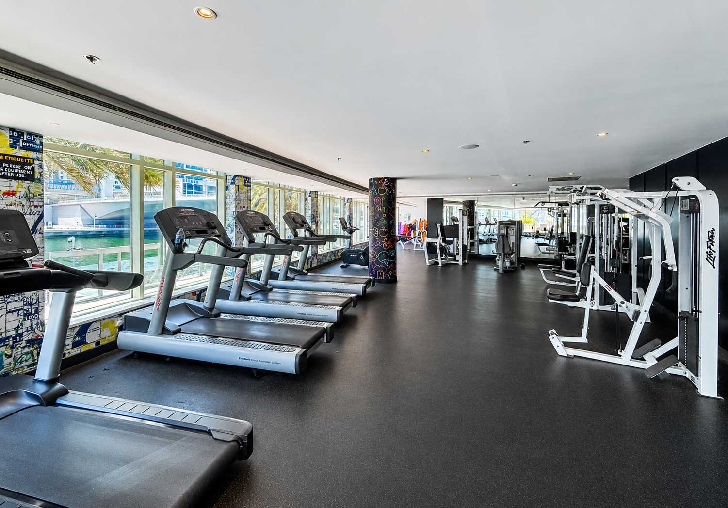 Dubai Marina 1BR Apartment with Gym & Pool - Image 21