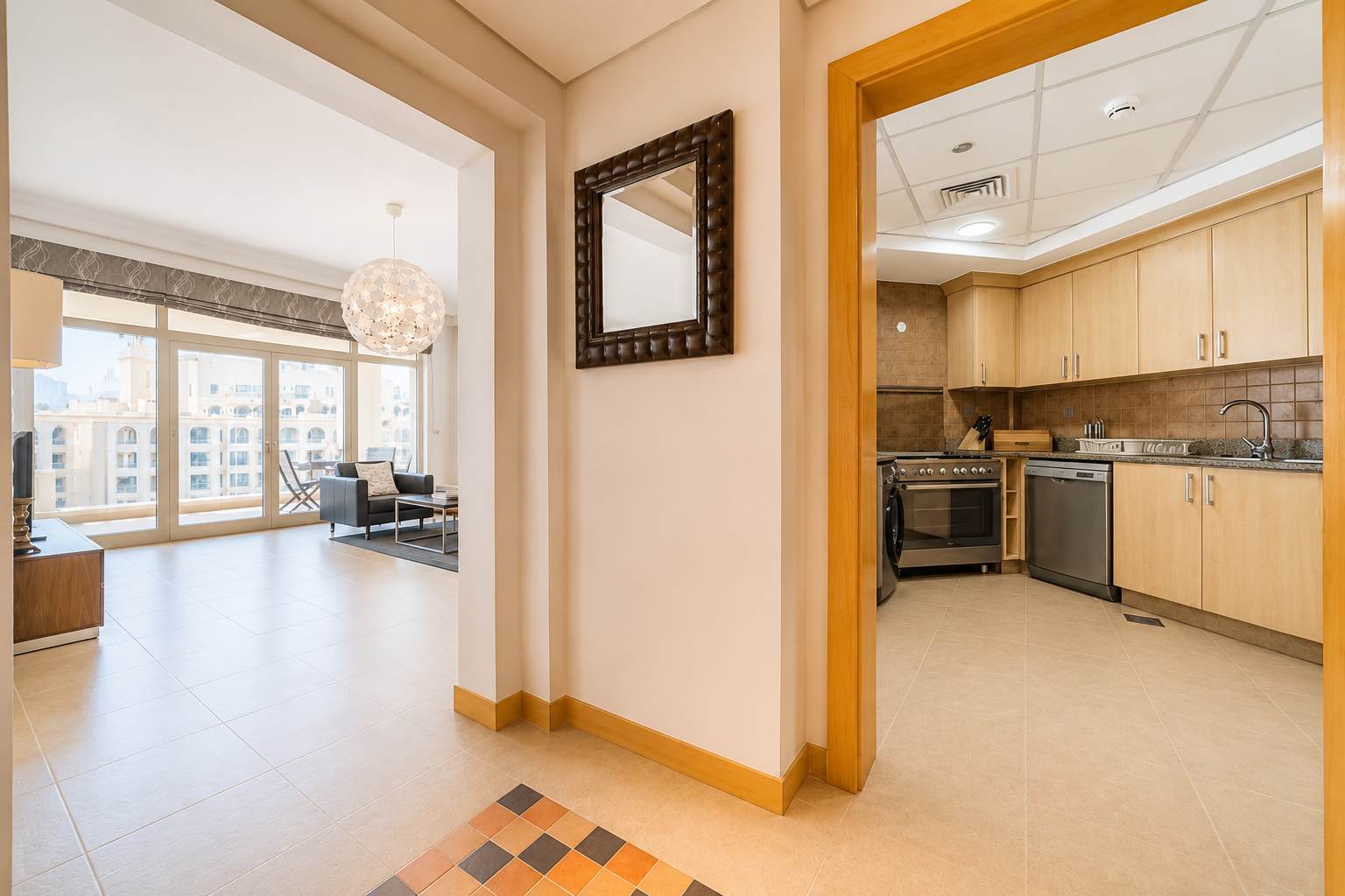 2BR Palm Jumeirah: Beach Access & Balcony Views - Image 6
