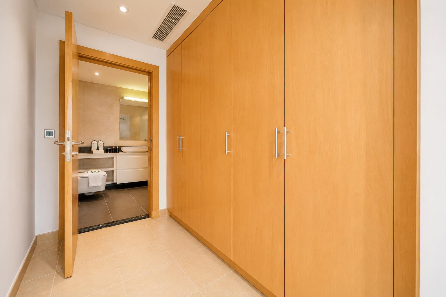 2BR Palm Jumeirah: Beach Access & Balcony Views - Image 15