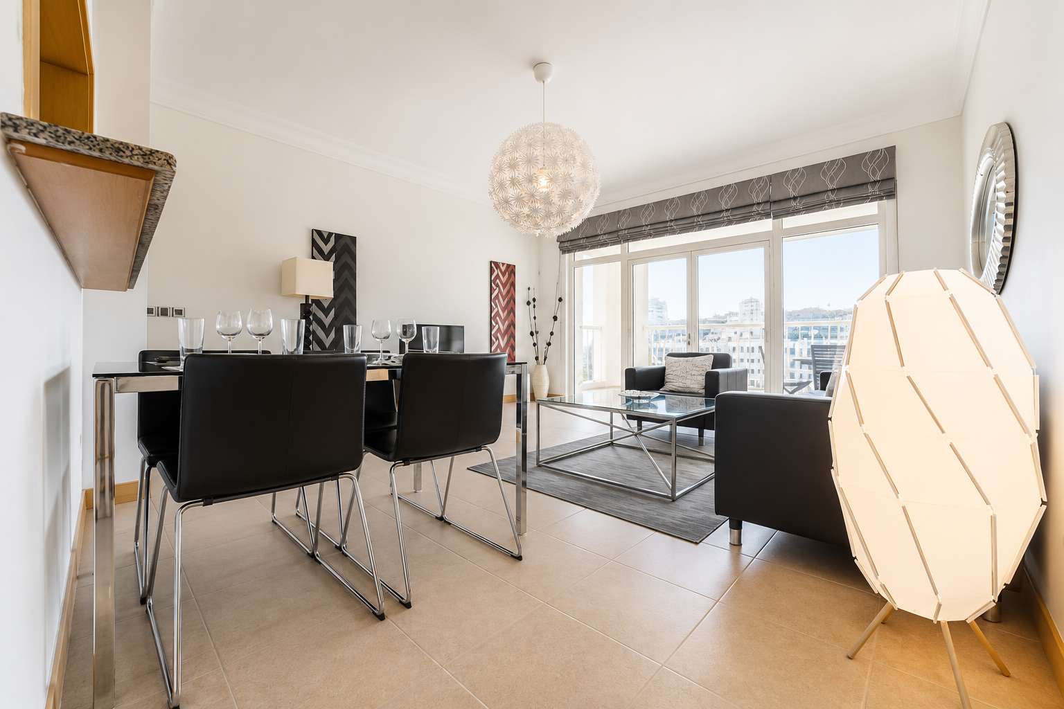 2BR Palm Jumeirah: Beach Access & Balcony Views - Image 4