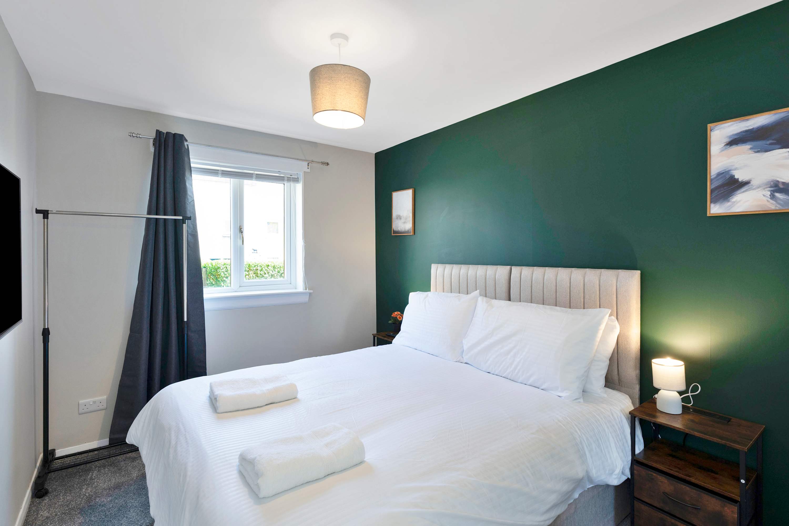 Family & Contractor Stay - Parking - Nr Edinburgh serviced apartment - Livingston - VivreStays