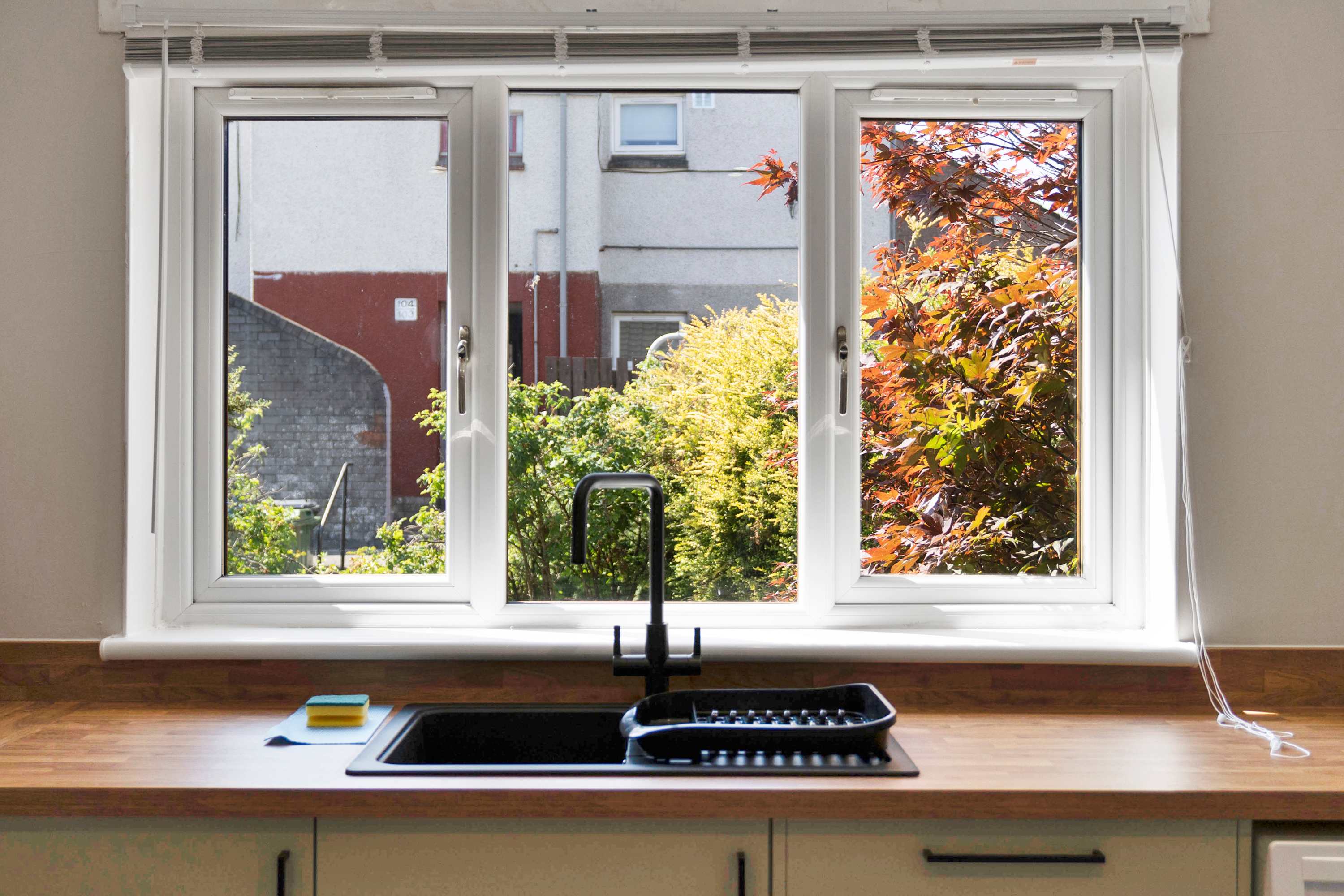 Family & Contractor Stay - Parking - Nr Edinburgh in 100 ladywell EH54 6HS - Property image 8 - VivreStays
