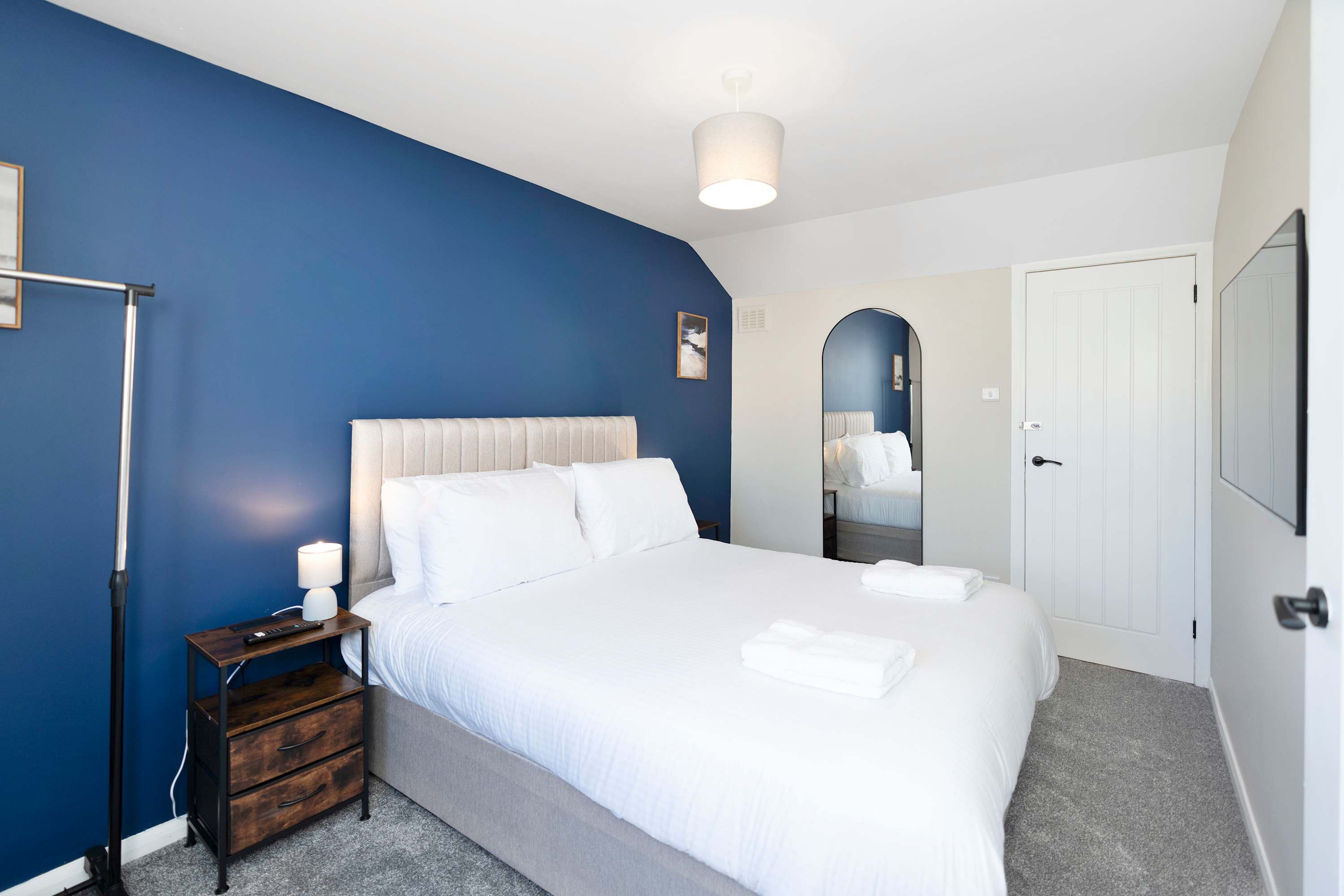 Family & Contractor Stay - Parking - Nr Edinburgh in 100 ladywell EH54 6HS - Property image 4 - VivreStays