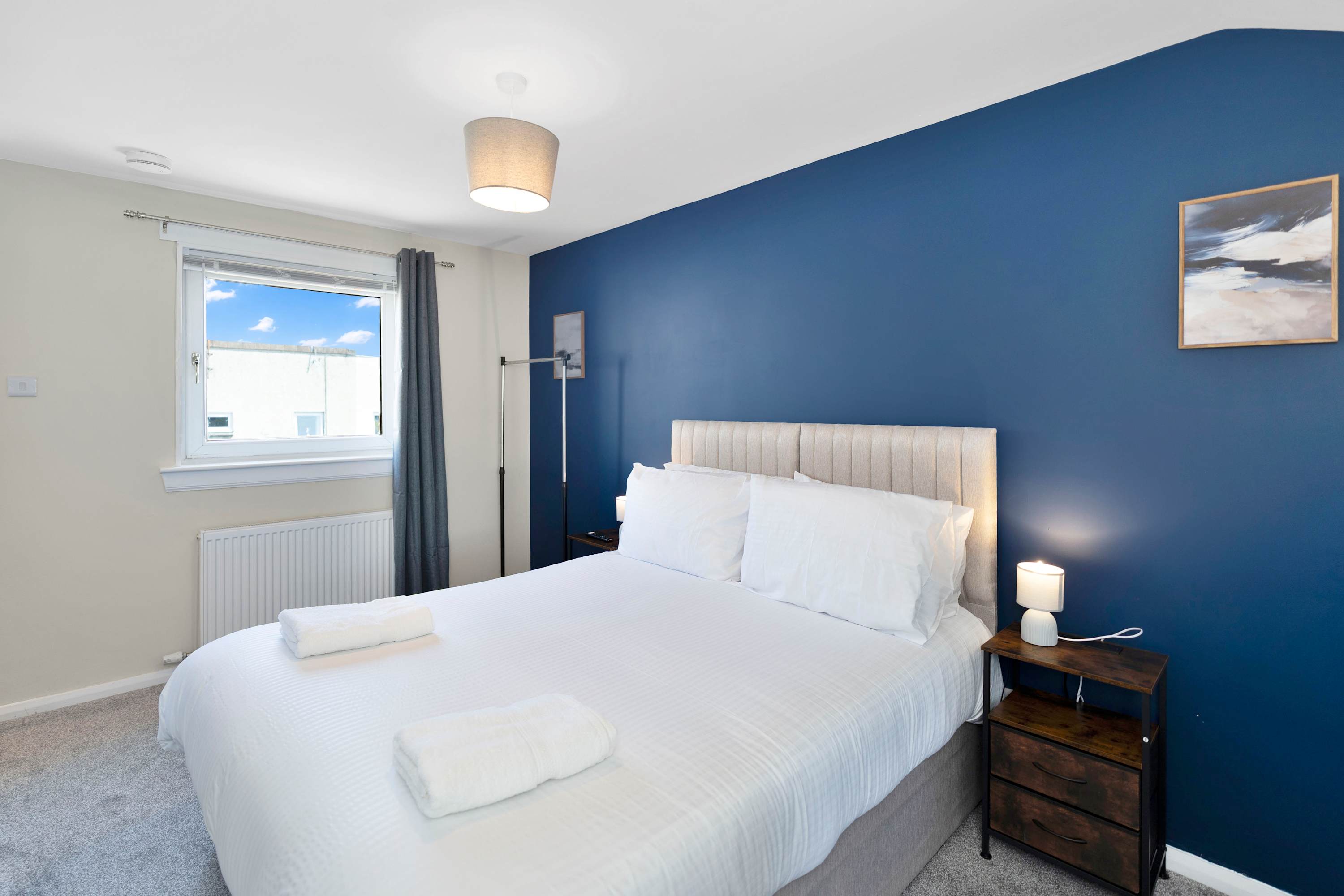Family & Contractor Stay - Parking - Nr Edinburgh in 100 ladywell EH54 6HS - Property image 13 - VivreStays