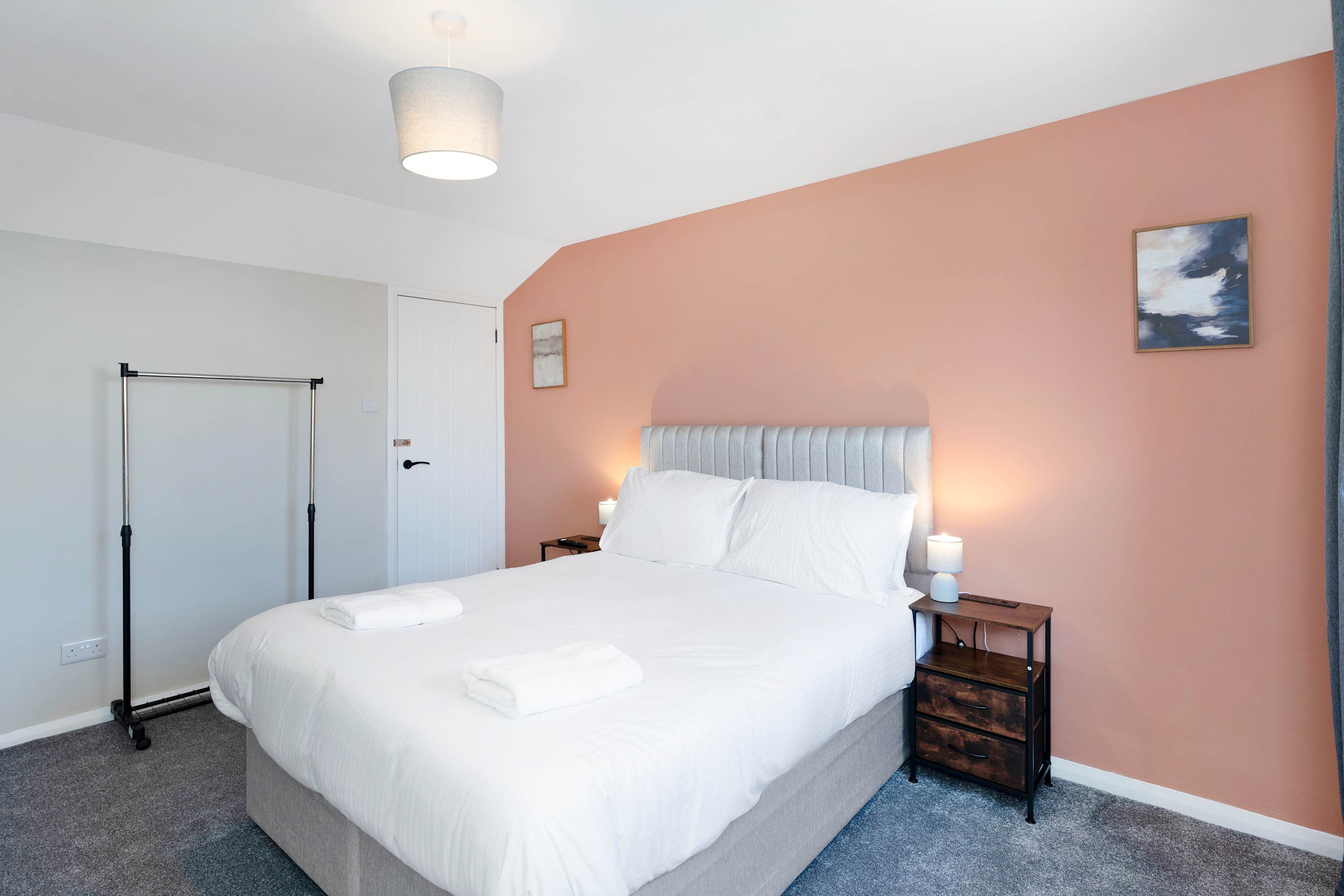Family & Contractor Stay - Parking - Nr Edinburgh in 100 ladywell EH54 6HS - Property image 11 - VivreStays