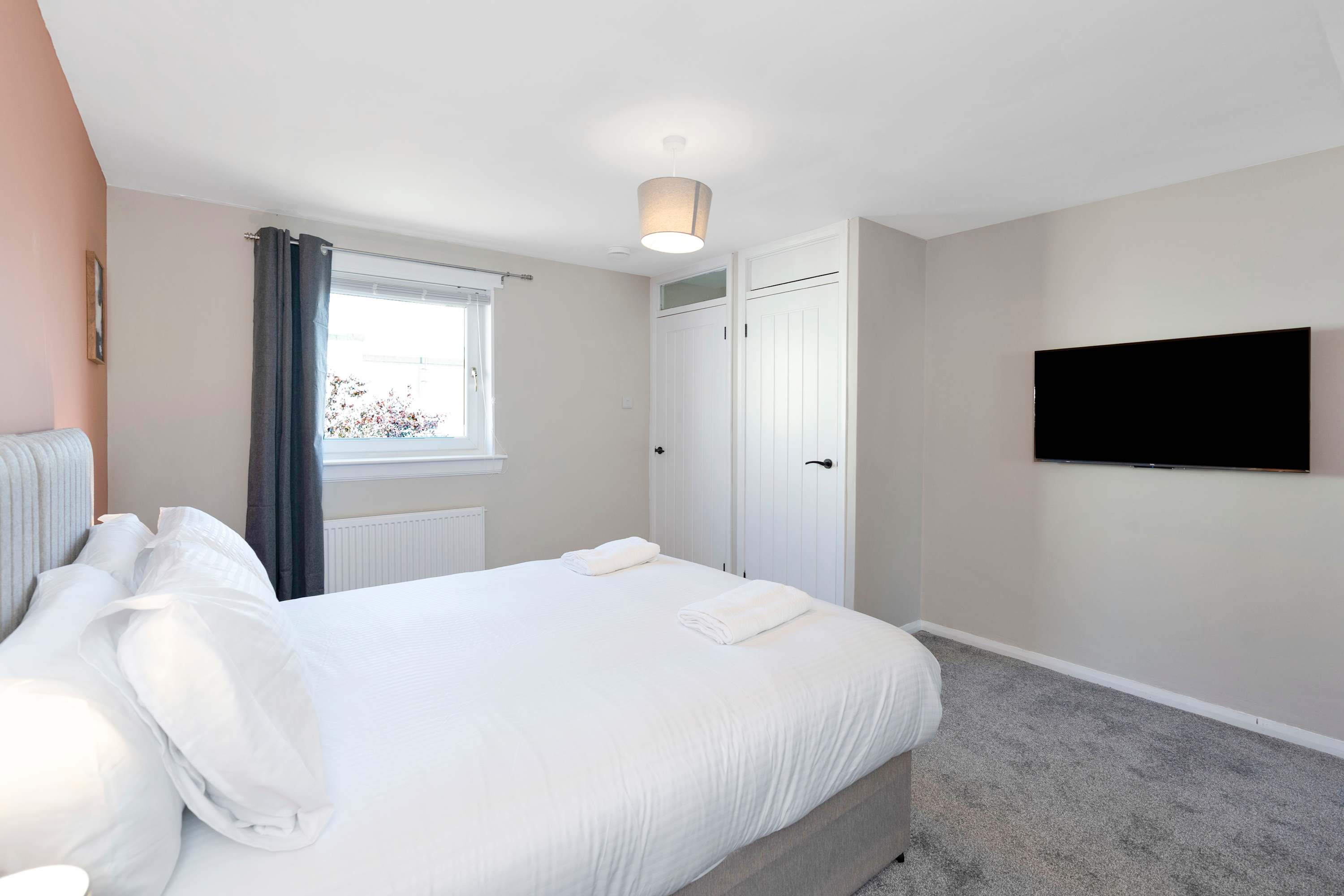 Family & Contractor Stay - Parking - Nr Edinburgh in 100 ladywell EH54 6HS - Property image 7 - VivreStays