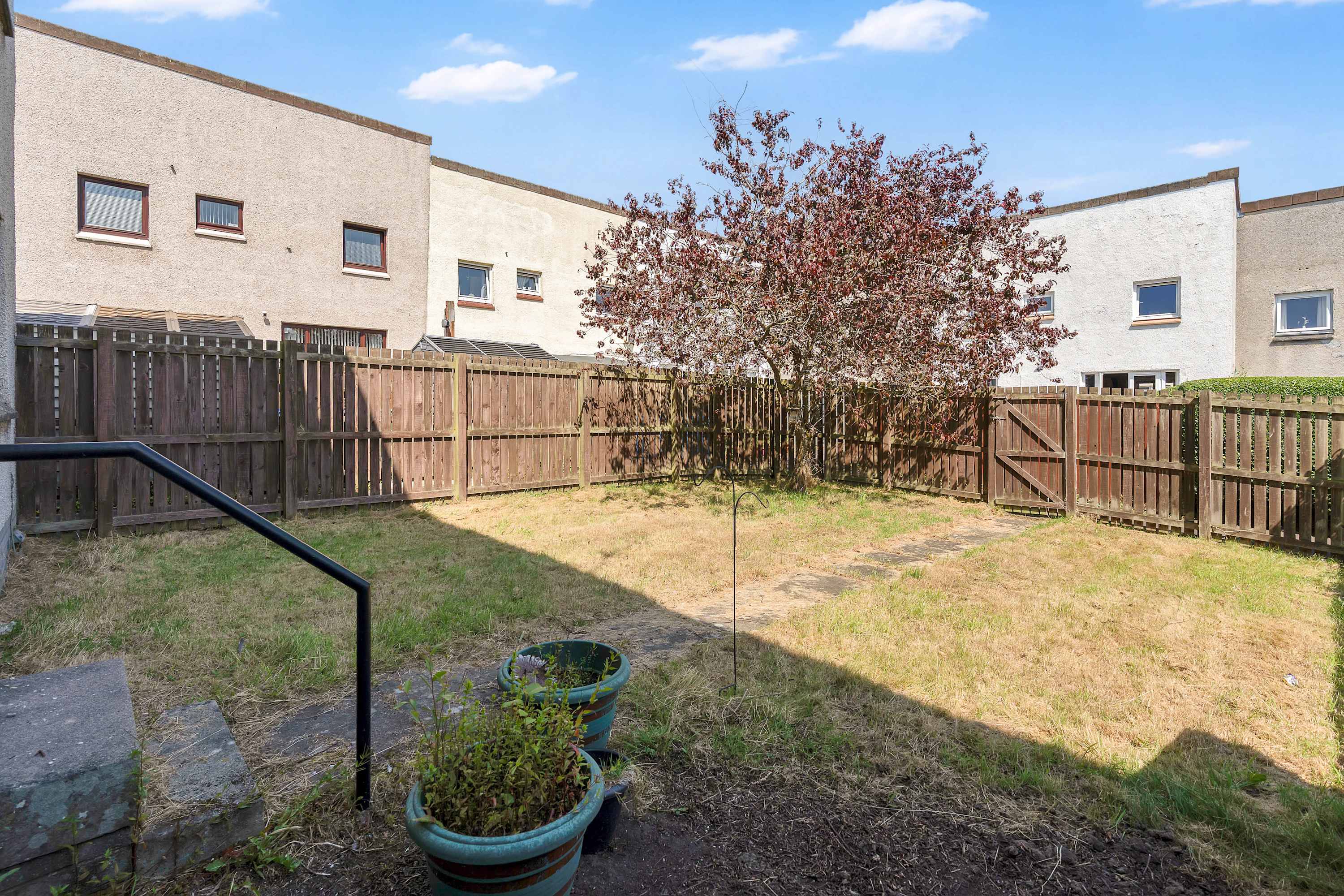 Family & Contractor Stay - Parking - Nr Edinburgh in 100 ladywell EH54 6HS - Property image 17 - VivreStays