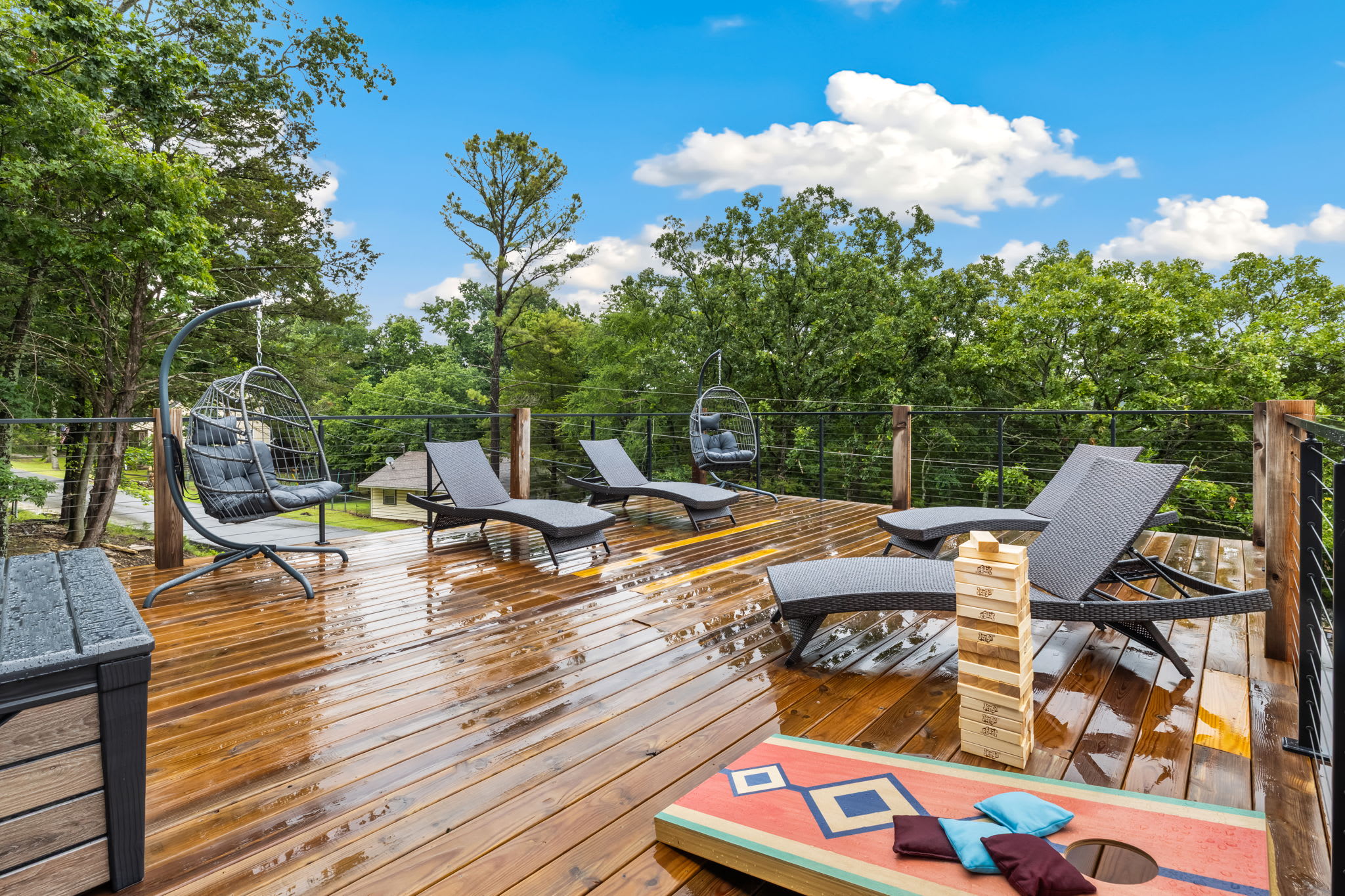 Vacation Rental with epic patio and only 2 miles from Beaver Lake.