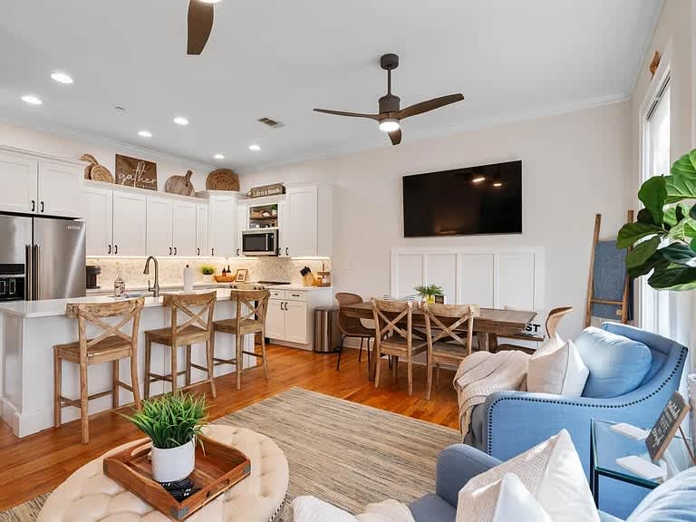 27 Summer Place | Photo 2
