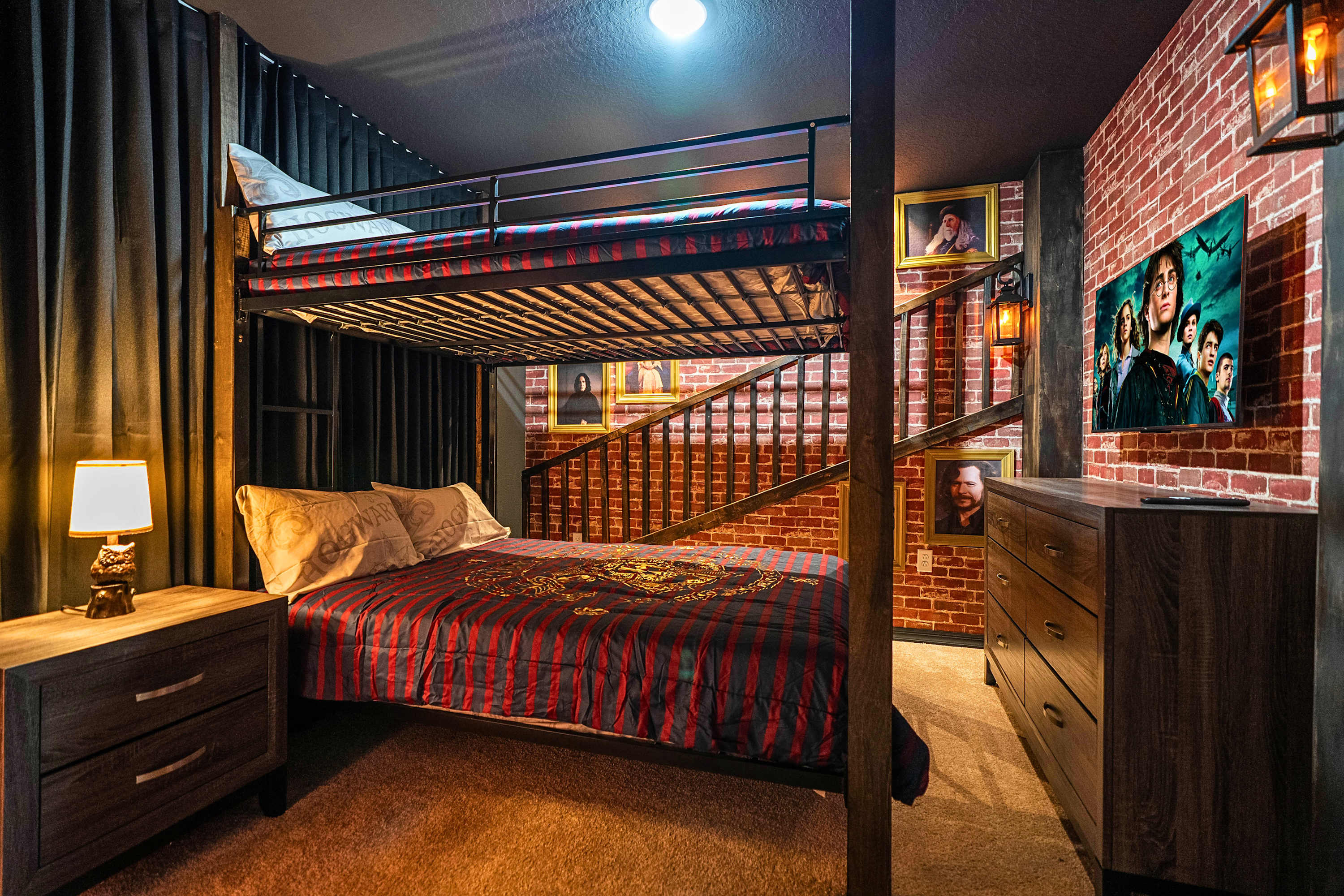 Step into wizarding magic with custom bunk beds set in a fully immersive Harry Potter themed room