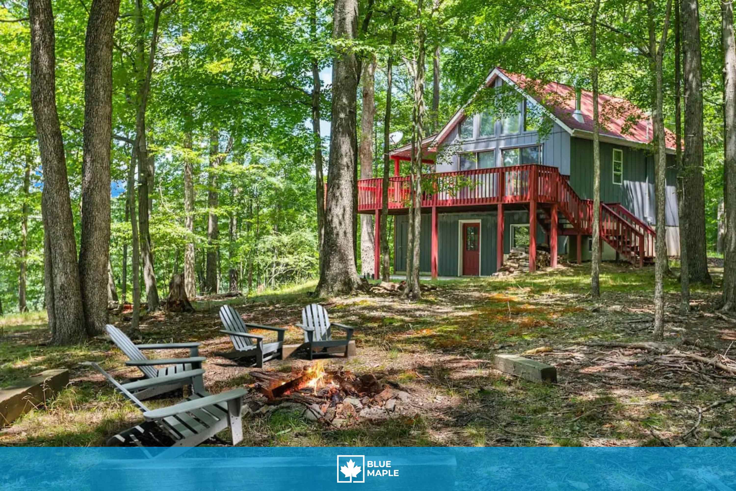 Mountain cabin w/ hot tub & deck