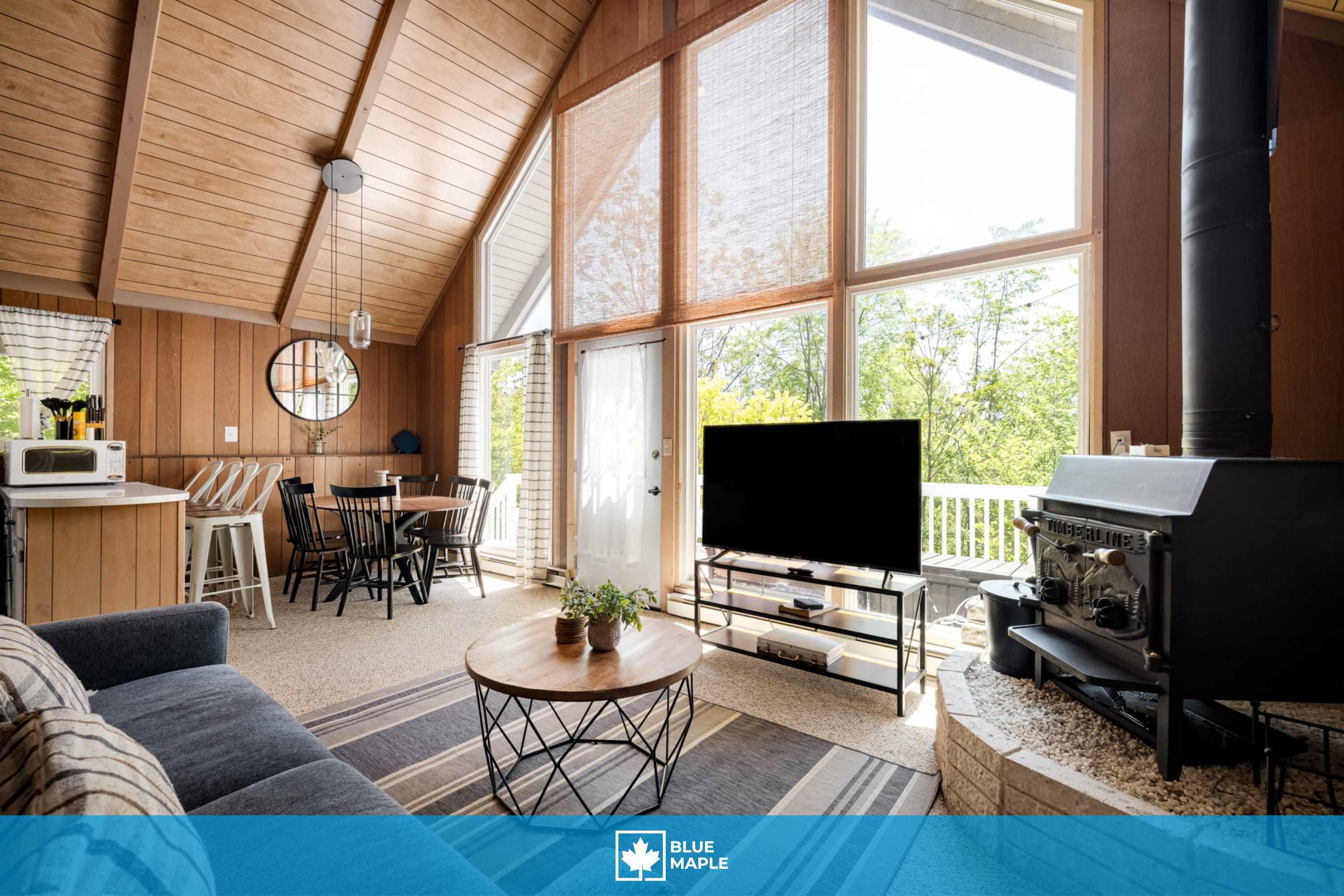  Elegant 4BR chalet w/ hot tub & deck