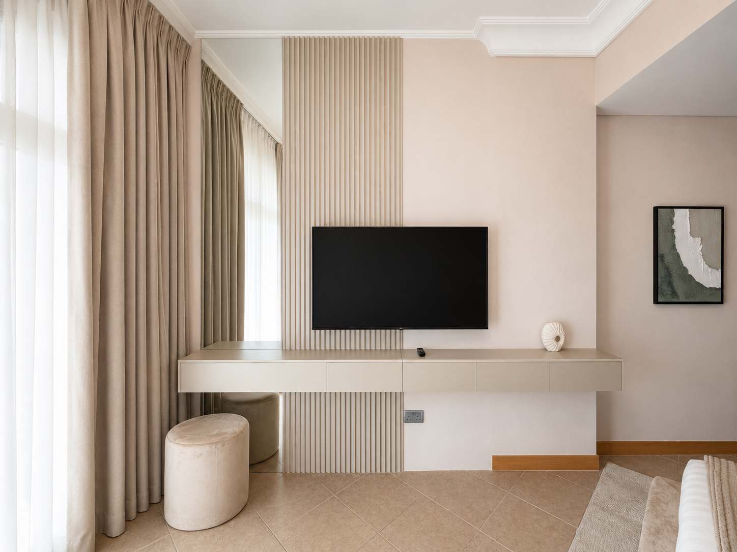Newly Renovated Spacious Beachfront 2 Bed in Palm Jumeirah - Image 15