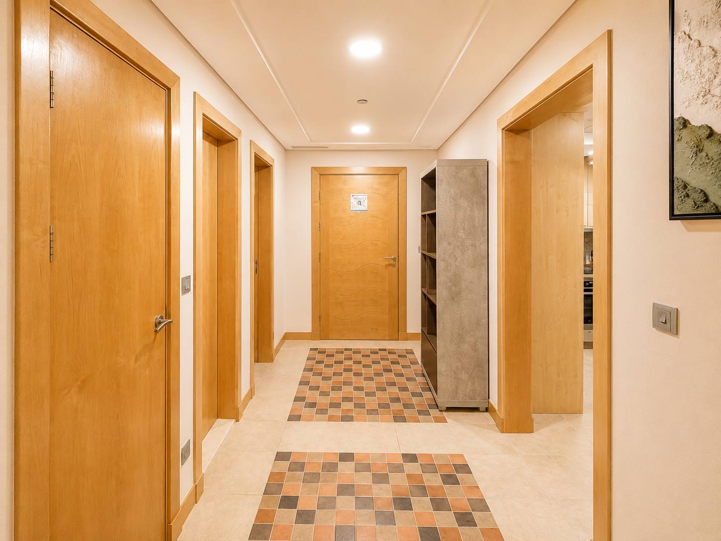 Newly Renovated Spacious Beachfront 2 Bed in Palm Jumeirah - Image 26