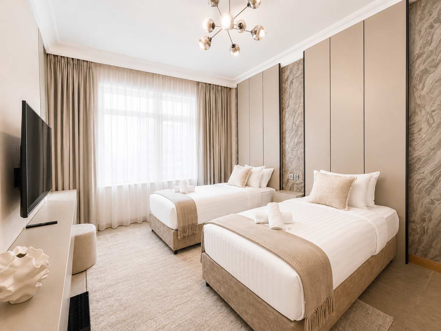 Newly Renovated Spacious Beachfront 2 Bed in Palm Jumeirah - Image 20