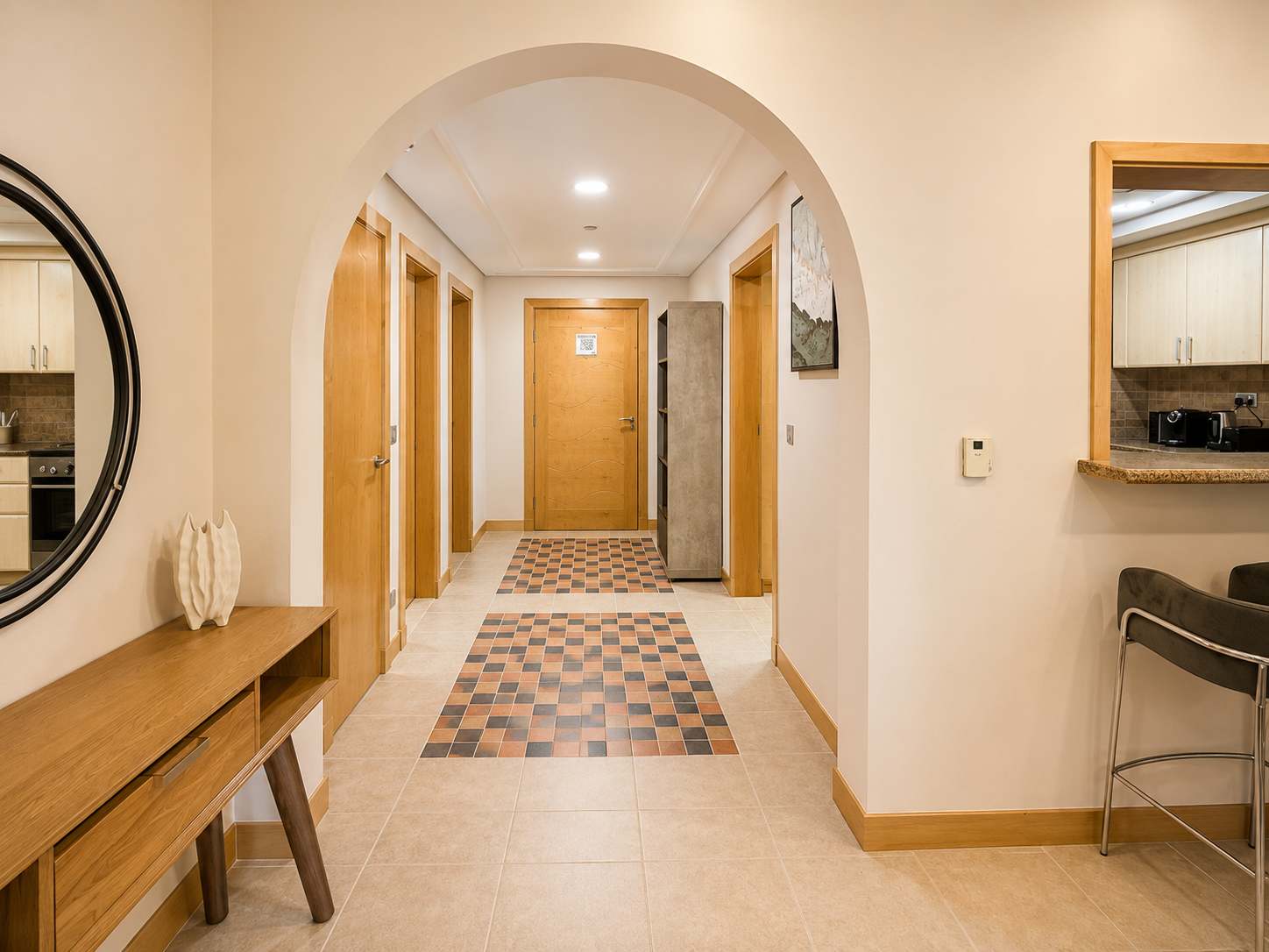 Newly Renovated Spacious Beachfront 2 Bed in Palm Jumeirah - Image 7